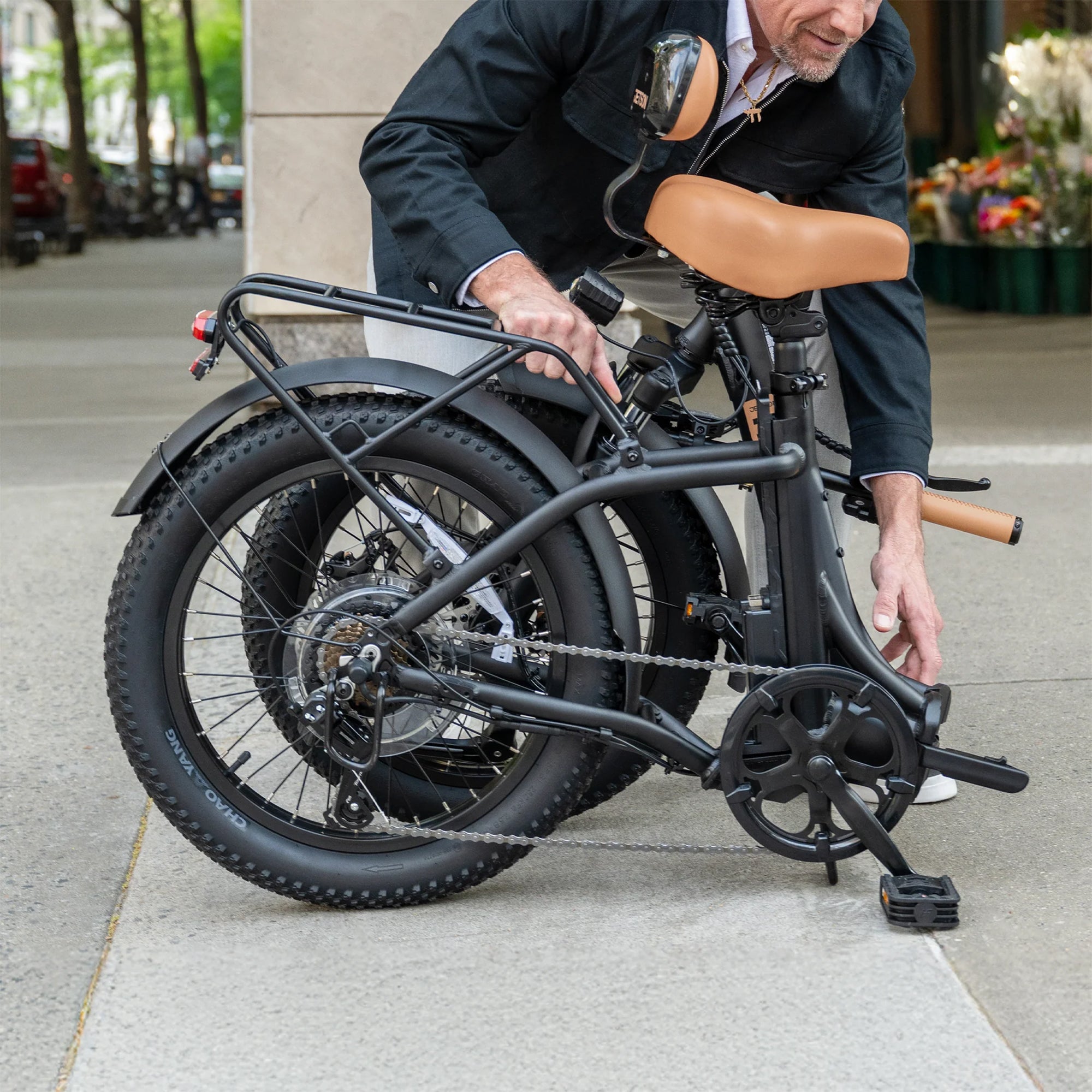 Jetson Venture Foldable Electric Cruiser Bike with Twist Throttle, Black