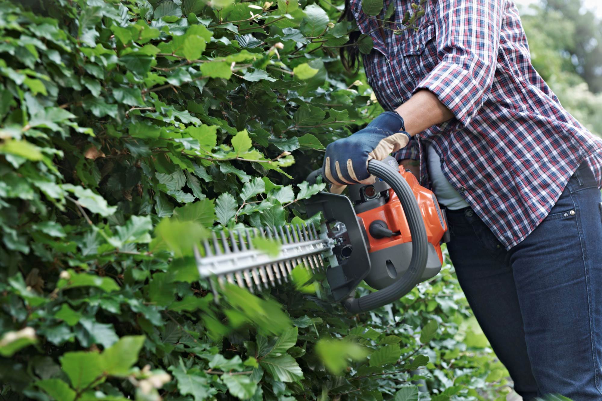Husqvarna 18" 22cc 2 Cycle Gas Powered Dual Hedge/Clipper Saw Trimmer (Damaged)