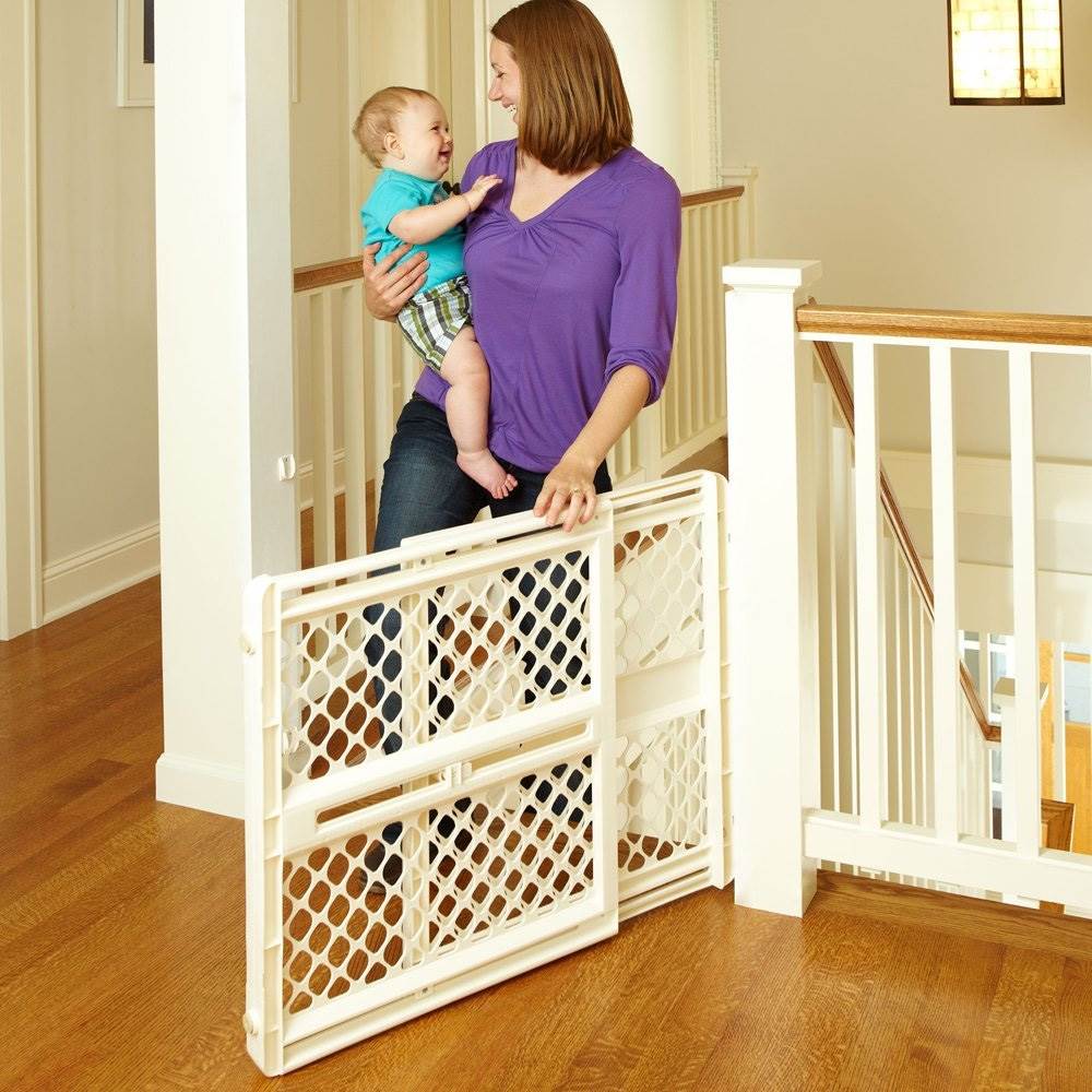 North States Supergate Ergo Baby/Child Safety Pet Gate - Ivory - Lightly Used