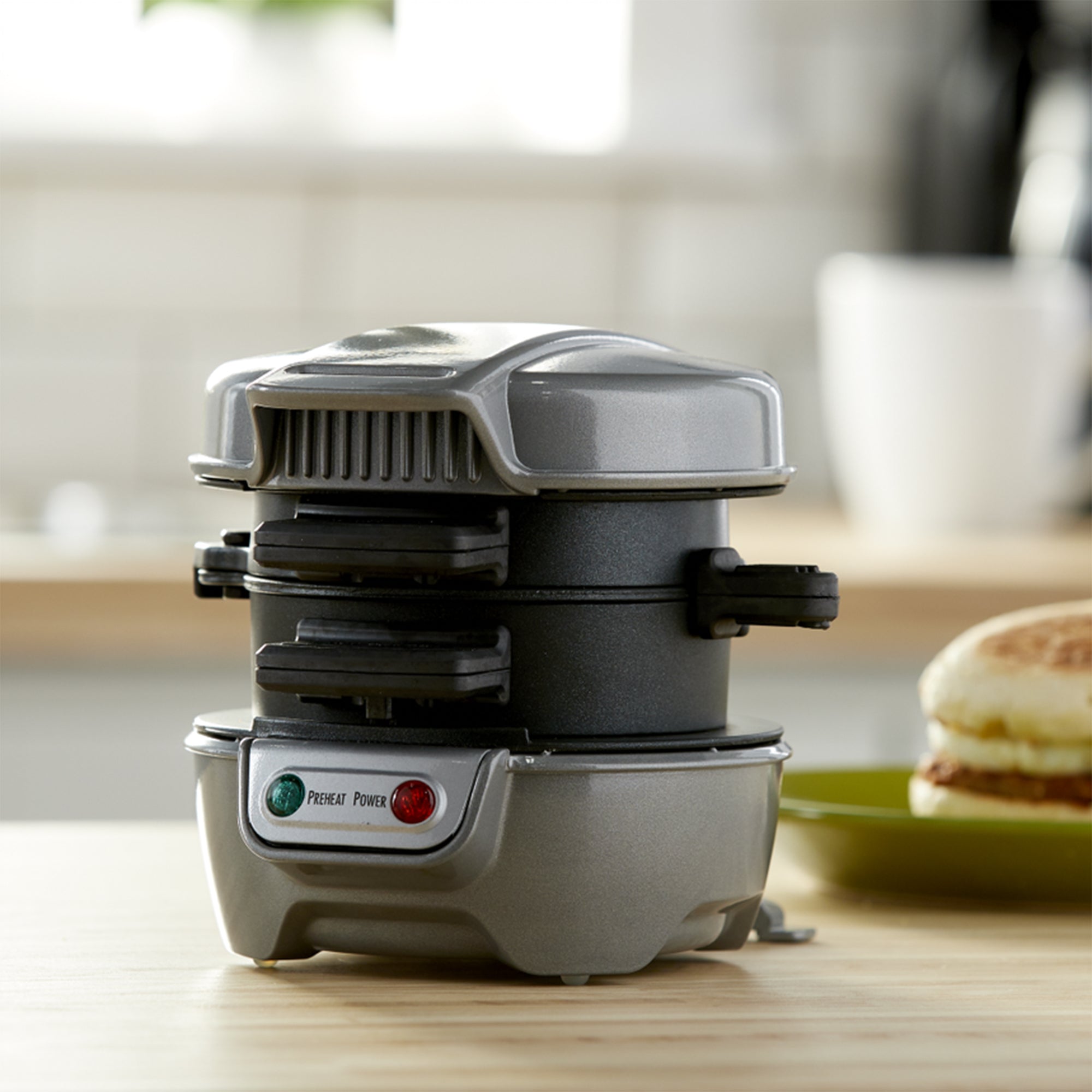 Hamilton Beach Breakfast Sandwich Maker Kitchen Counter Top Press (Open Box)