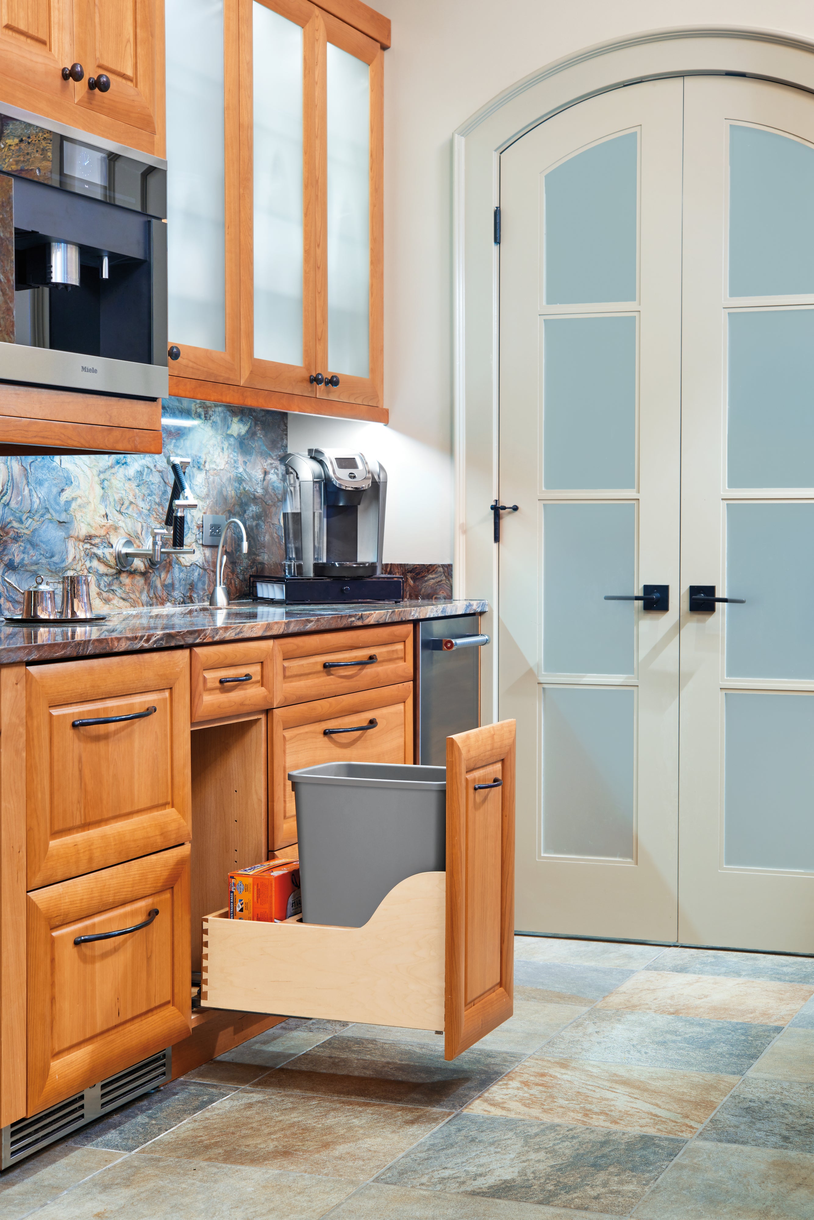 Rev-A-Shelf Single Pullout Trash Can 35 qt. w/ Soft-close Slides, 4WCSC-1535DM-1 - VMInnovations