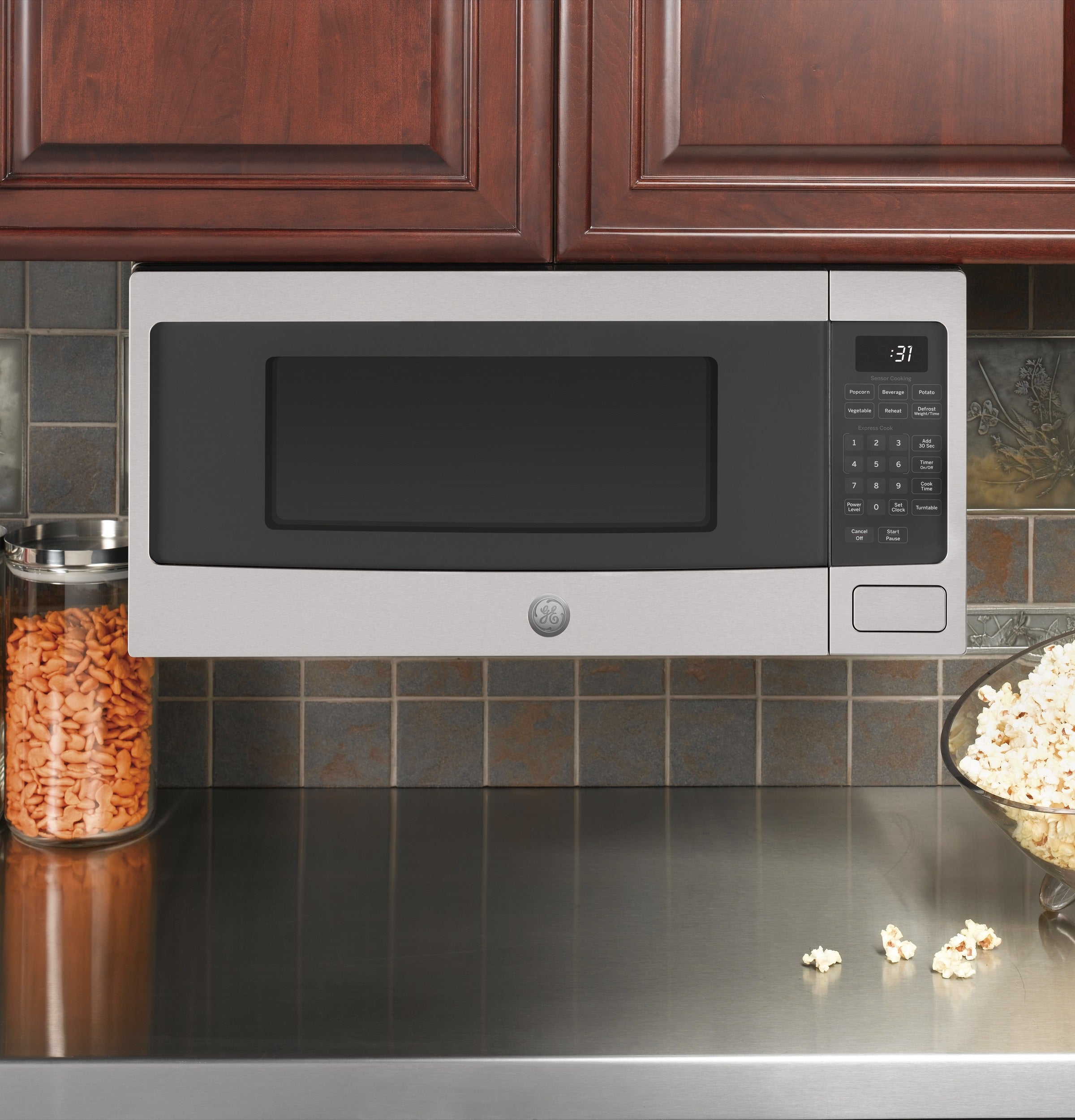 GE PEM31SFSS Profile 1.1 Cu. Ft. Countertop Microwave (Refurbished) (Used)