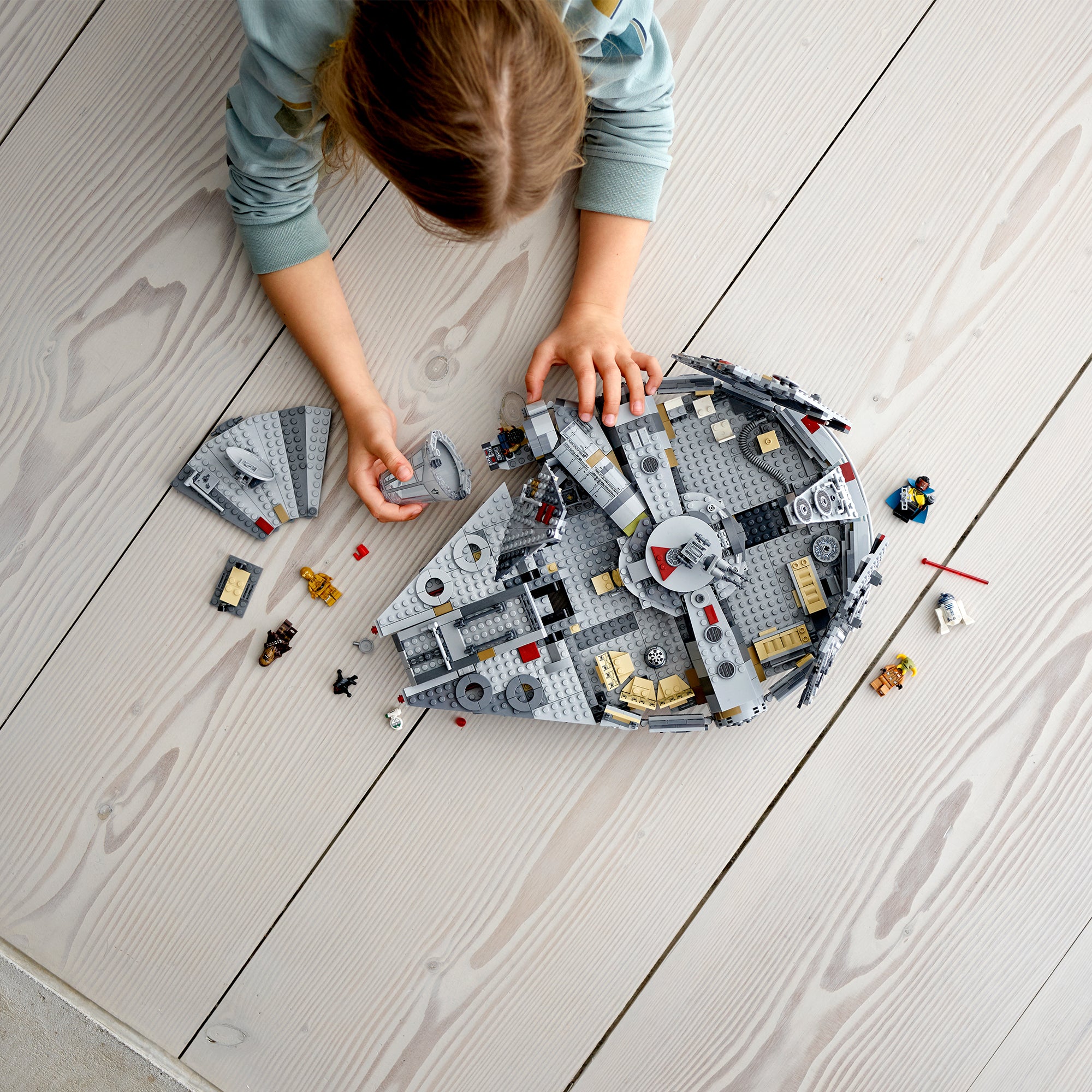 LEGO 75257 Millennium Falcon Block Building Kit w/ 7 Star Wars IX Minifigures