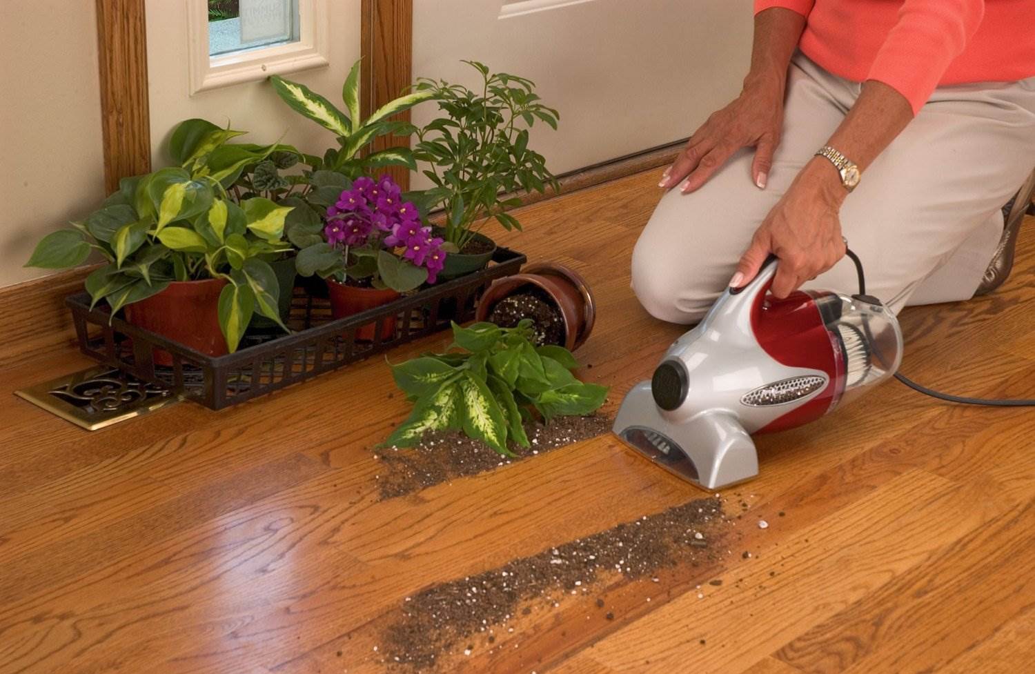 Dirt Devil Classic 7 Amp Bagless Handheld Lightweight Red Vacuum (Open Box)