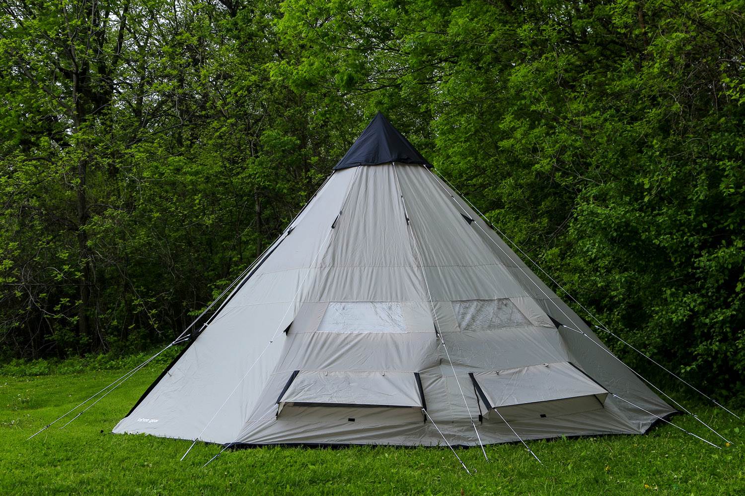 Tahoe Gear Bighorn XL 18' x 18' 12 Person Teepee Cone Shape Camping Tent