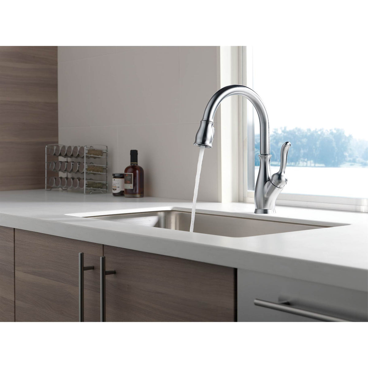 Delta Single Handle Pulldown Kitchen Sink Faucet, Arctic Stainless (Open Box)