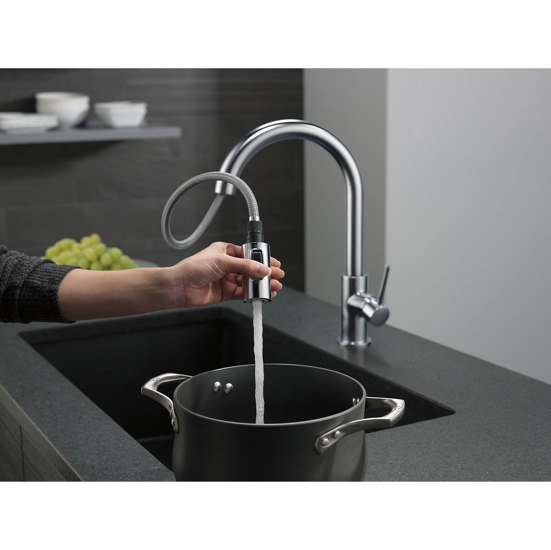 Delta Single Handle Trinsic Kitchen Sink Faucet Stainless 9159-AR-DST (Open Box)