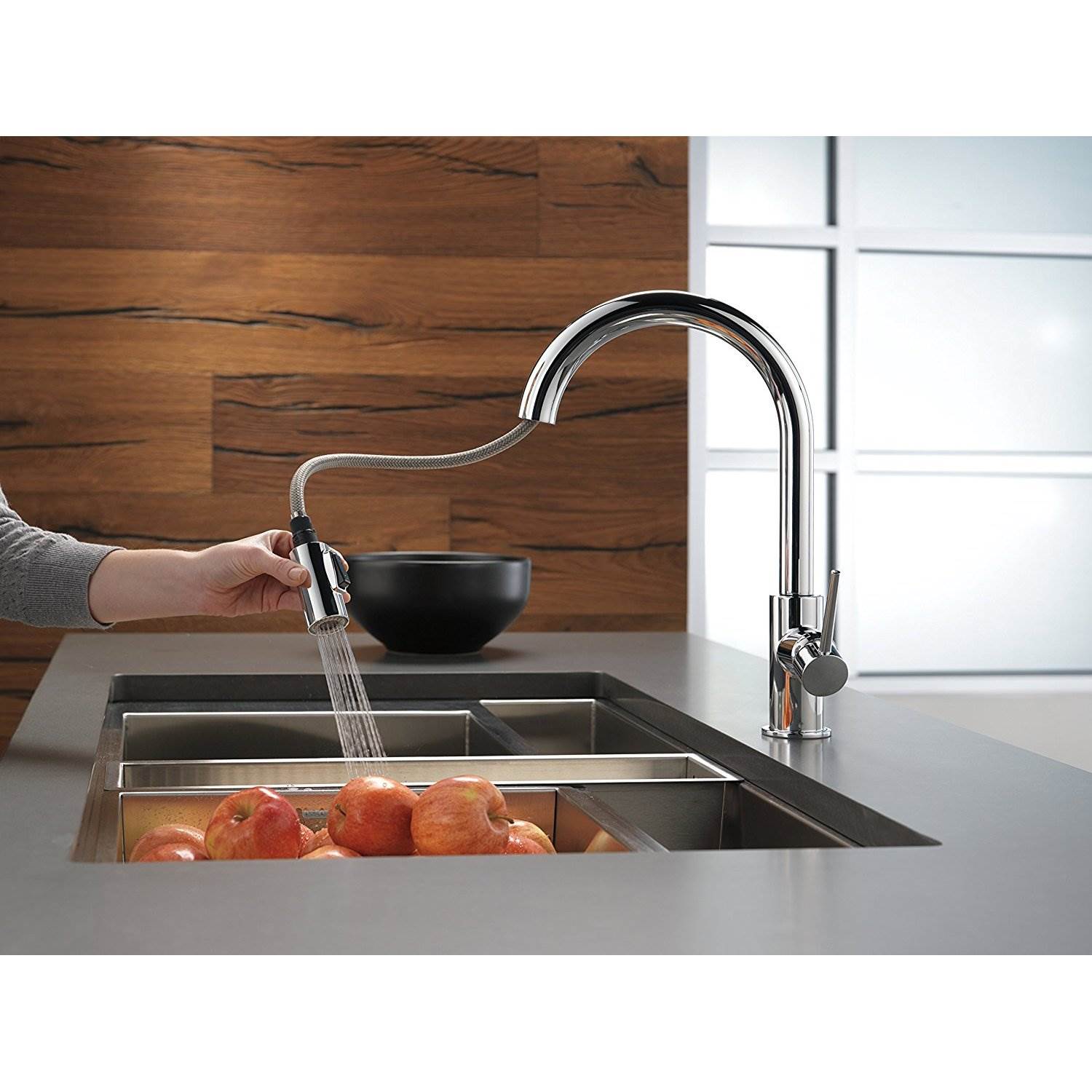 Delta Faucets Trinsic 1-Handle Pull-Down Kitchen Sink Faucet, Chrome (Used)
