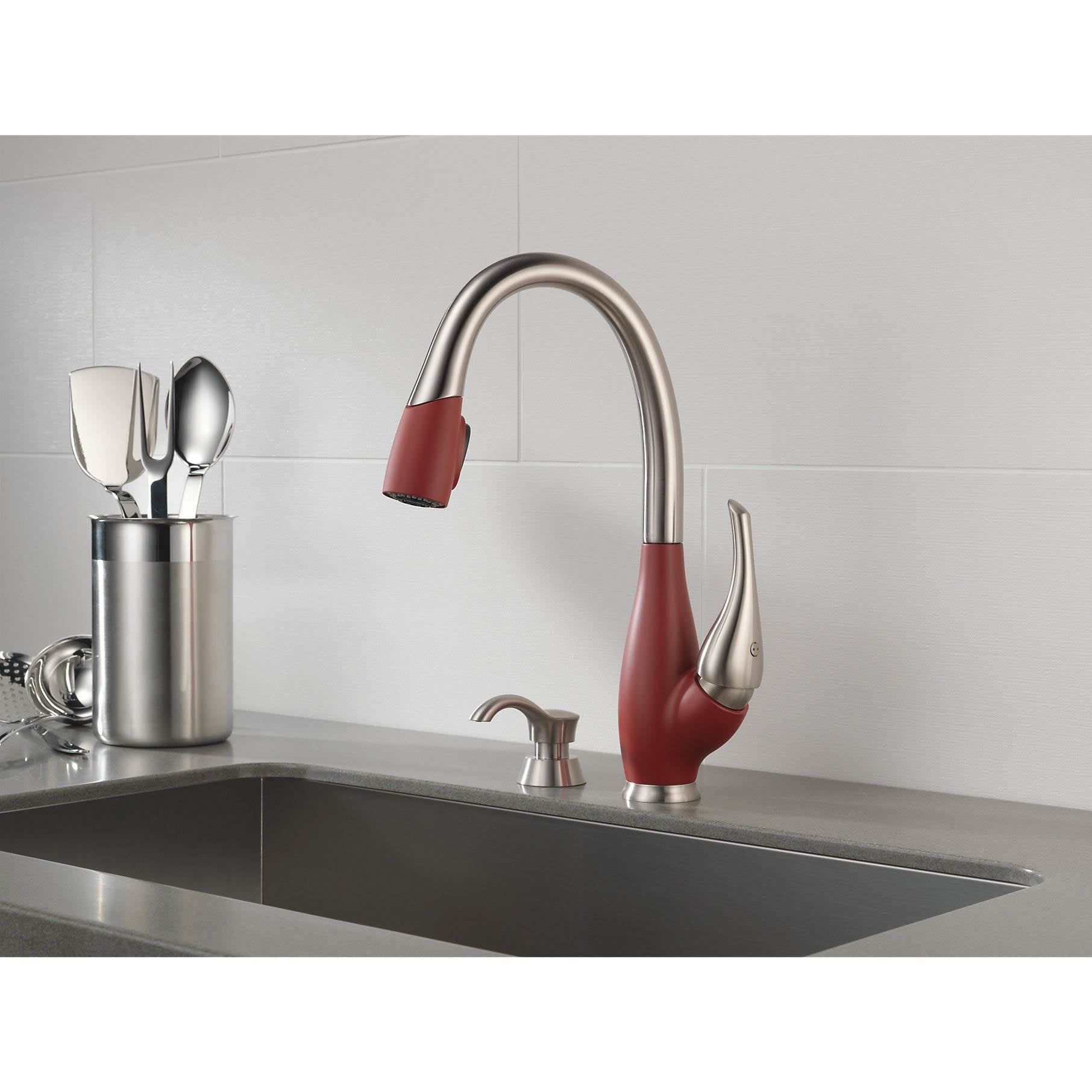 Delta Fuse Single Handle Pull-Down Kitchen Faucet, Stainless | Chili (Open Box) - VMInnovations