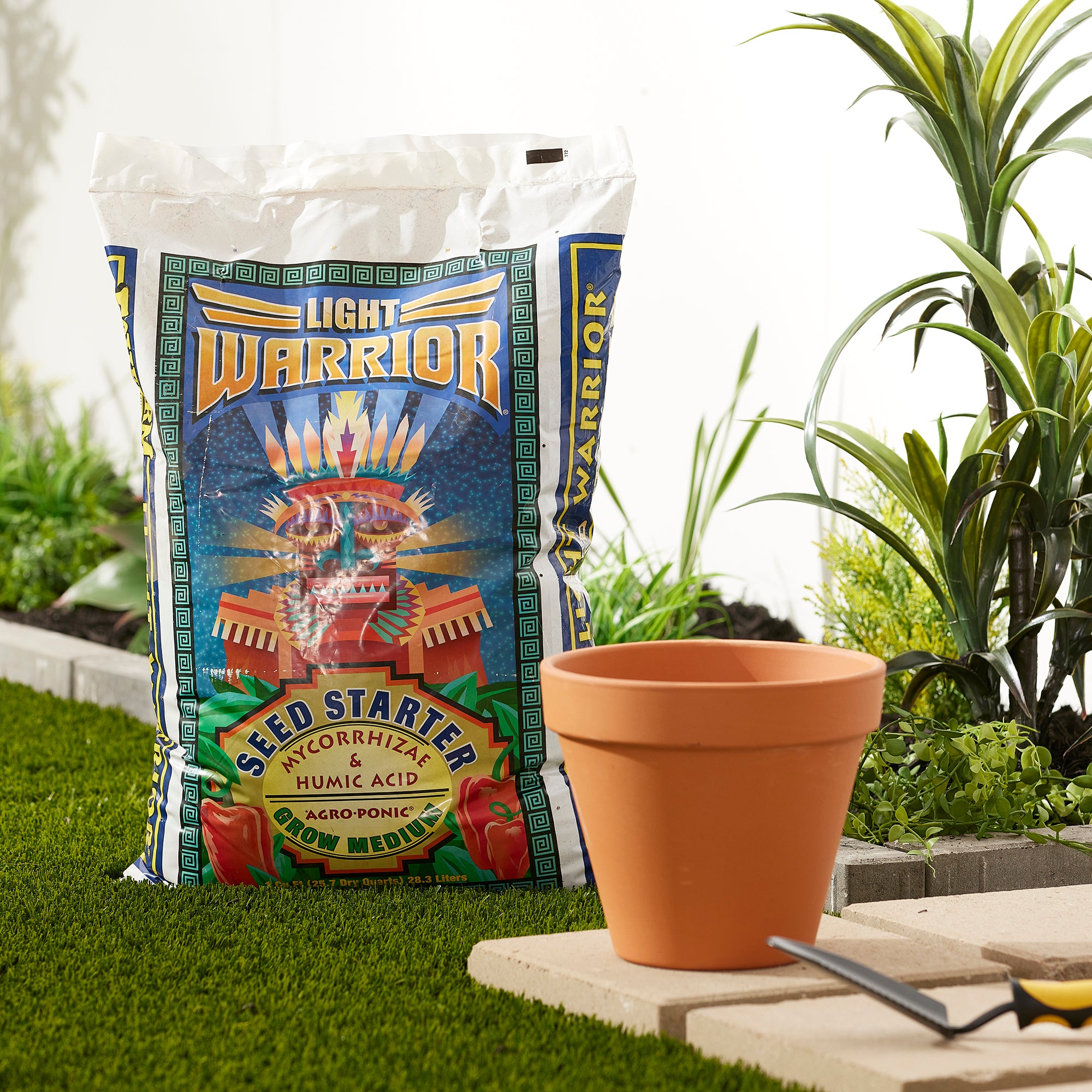 FoxFarm FX14023 Light Warrior Soilless Seed Germinator Starter Mix, 1 Cubic Foot - VMInnovations