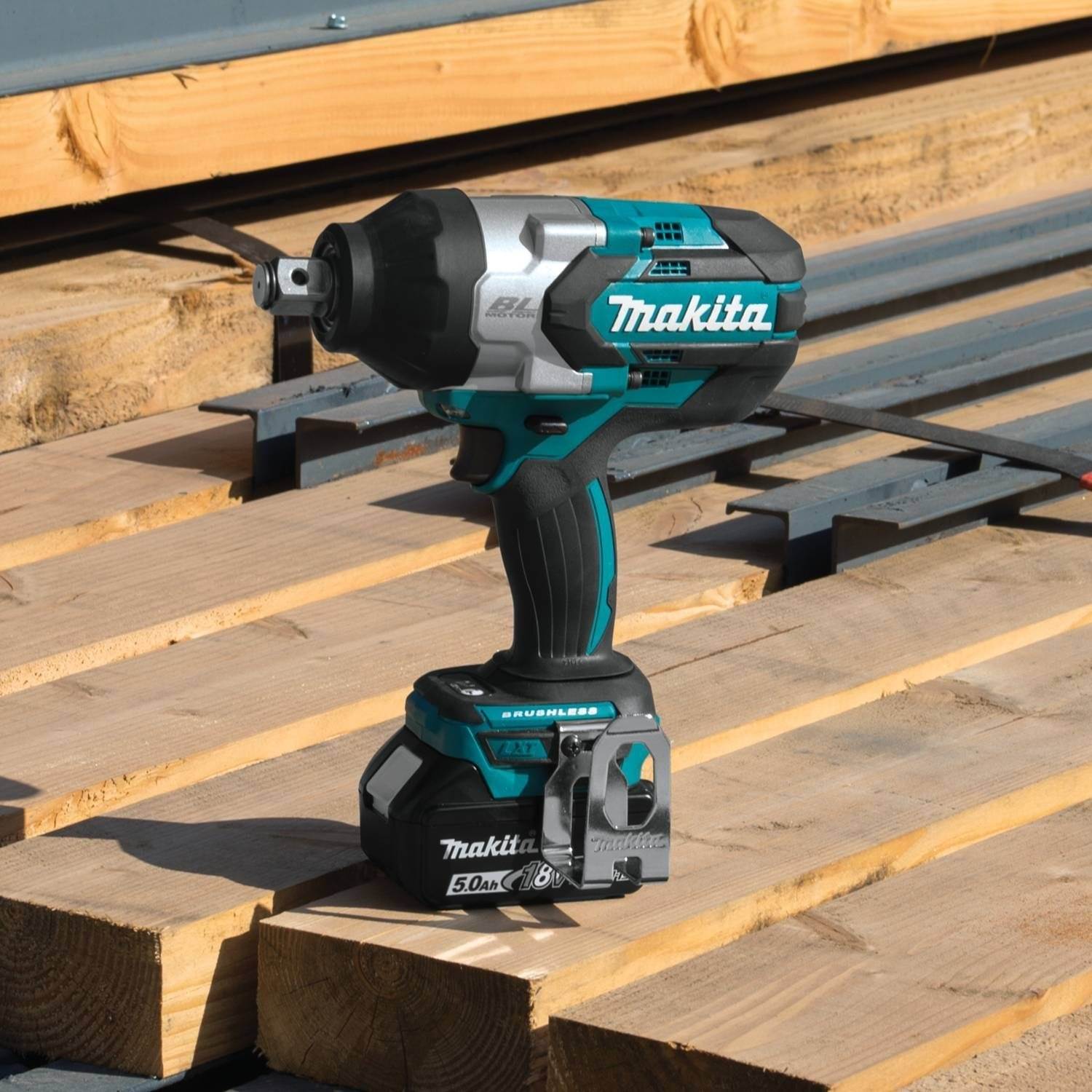 Makita 5 Ah 18V LXT Lithium Ion Brushless Cordless Impact Wrench Kit (Open Box)