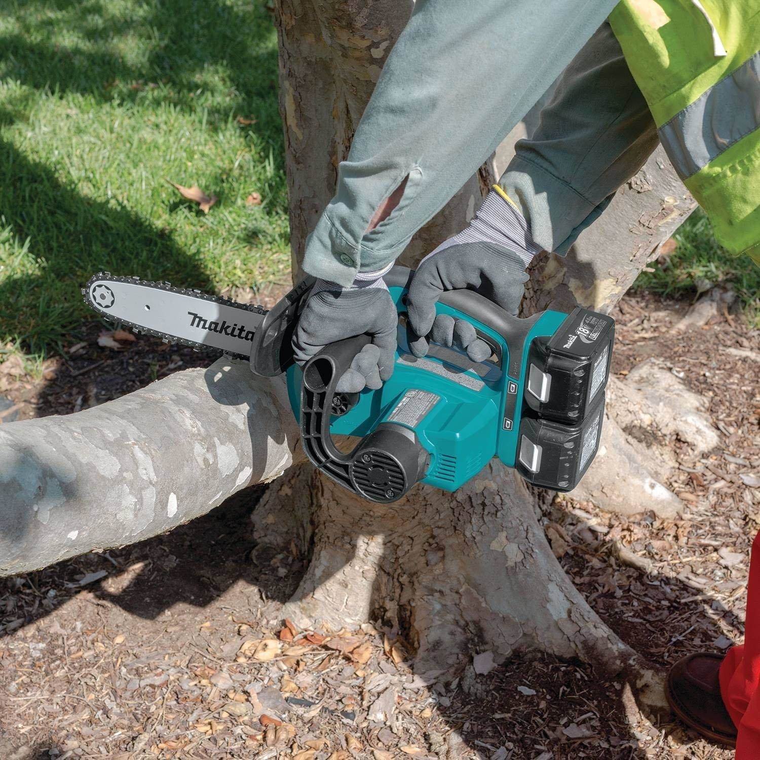 Makita 18 Volt X2 LXT Brushless Cordless Blower & Chainsaw Combo Kit (Open Box)