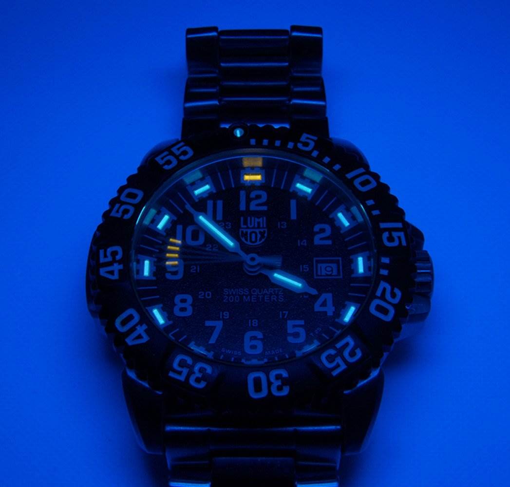American DJ 48" BLACK-48BLB Black Light + Chauvet DJ NVF-4 UV Light & Flashlight