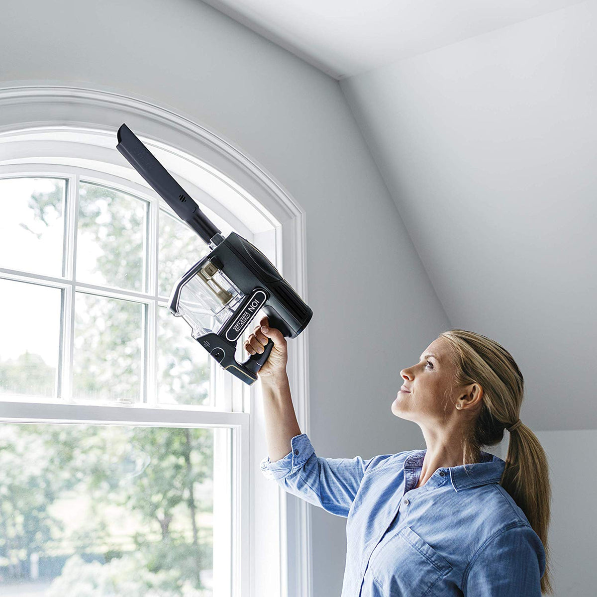 Shark IR141 ION X40 Ultra Light Cordless Stick Vacuum (Refurbished) (Used)