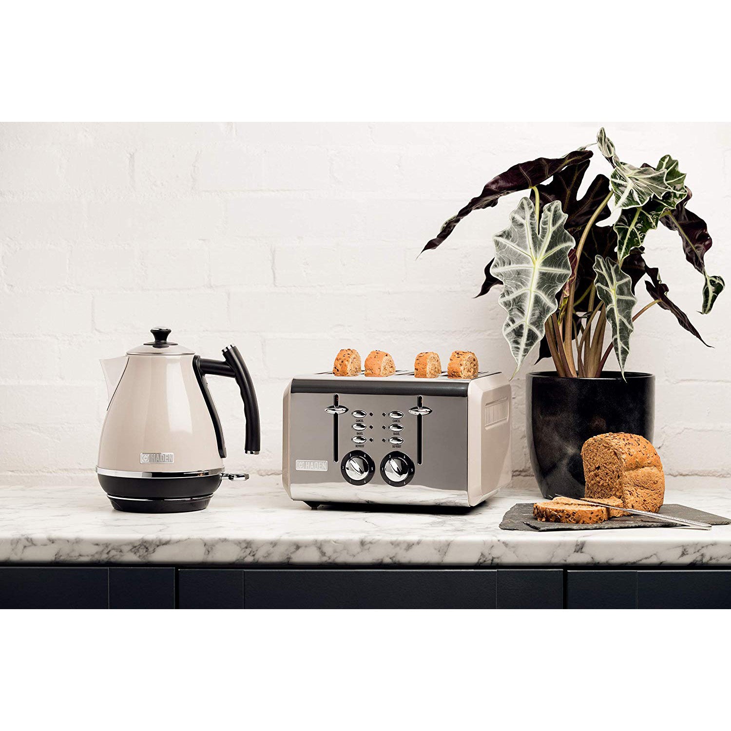 Haden Cotswold 1.7 Liter Stainless Steel Body Retro Electric Kettle (Damaged)