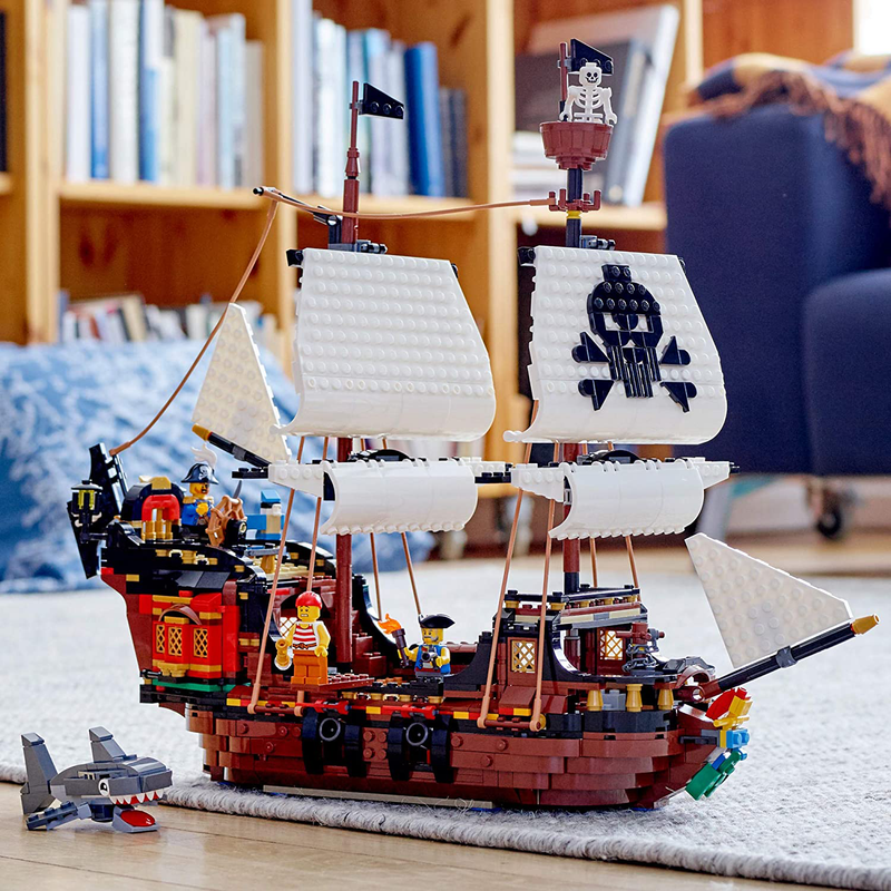 LEGO Creator  31109 Pirate Ship 1264 Piece Set Block Building Set w/ Minifigures