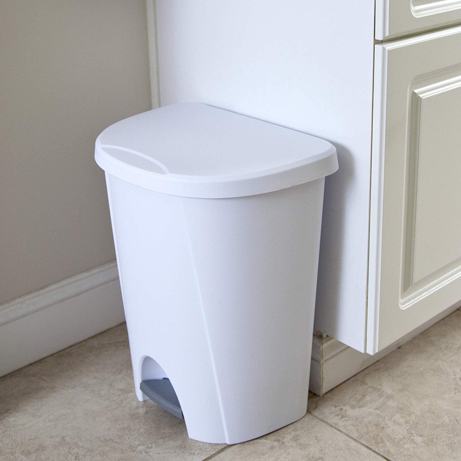 Sterilite 10948004 6.6 Gallon/25 Liter Portable Home StepOn Wastebasket, White