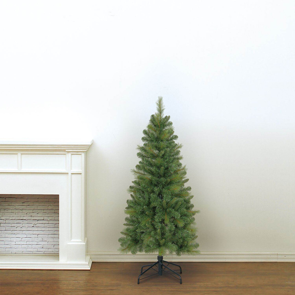 Evergreen Classic 5' Lansing Unlit Mixed Needle Artificial Christmas Tree (Used)