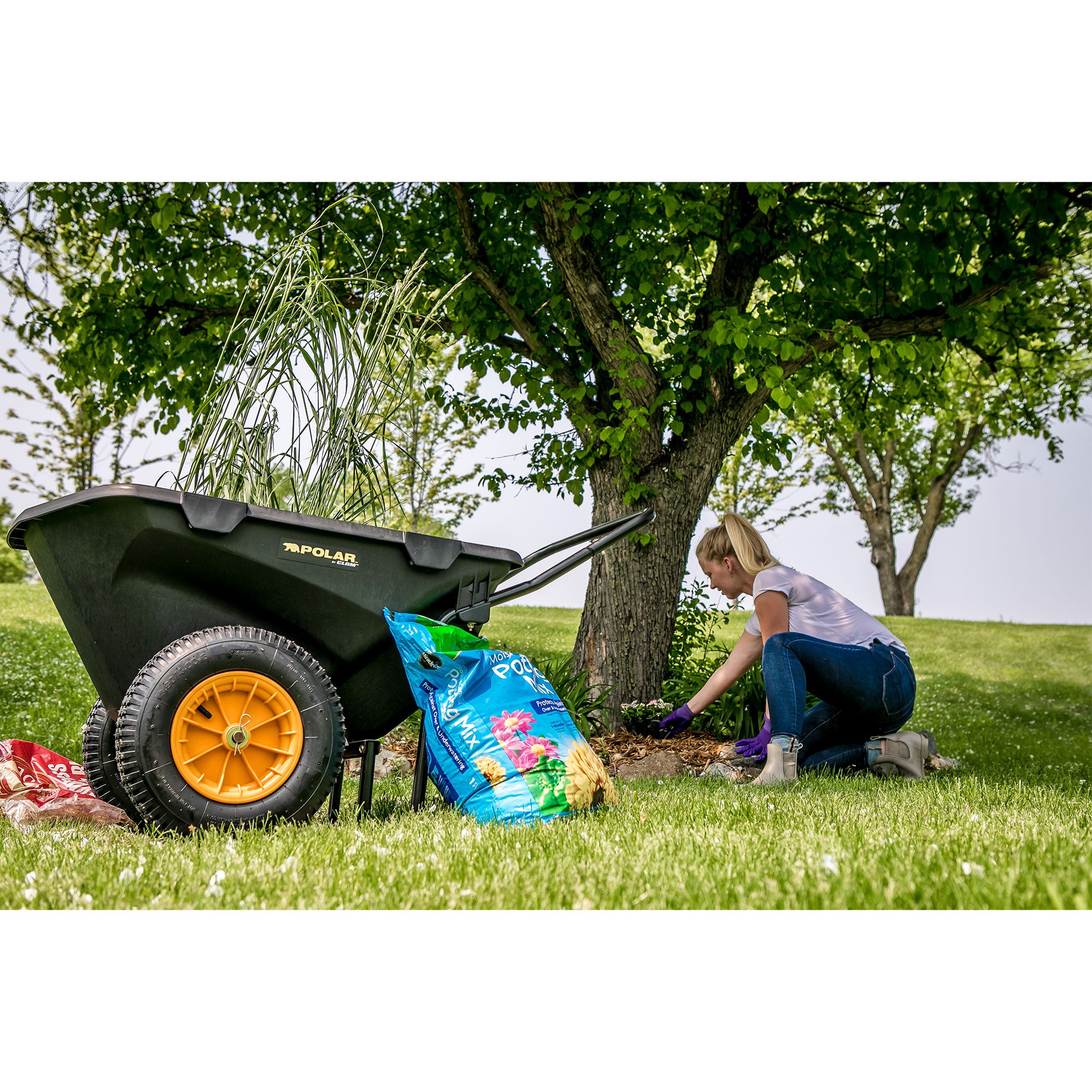 Polar Trailer 7 Cubic Foot Heavy Duty Yard Garden Wheelbarrow Cub Cart(Open Box)