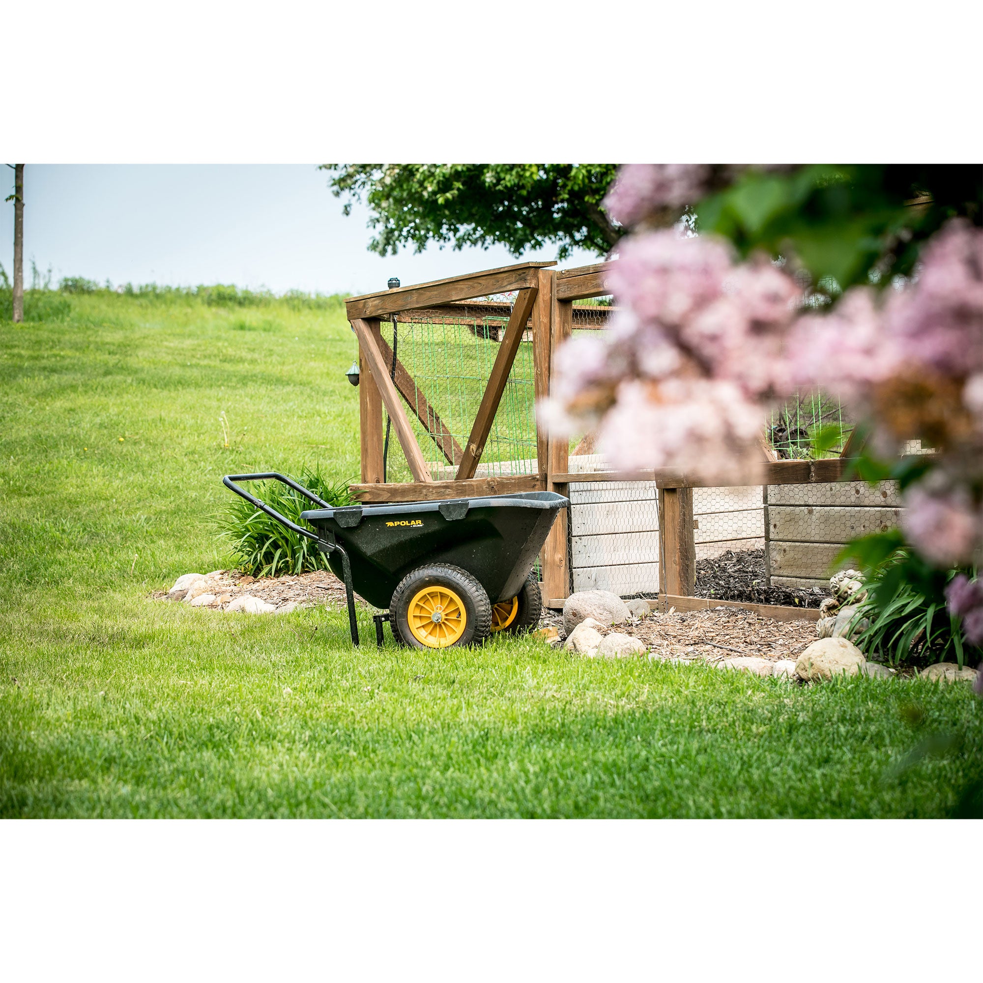 Polar Trailer 7 Cubic Foot Heavy Duty Yard Garden Wheelbarrow Cub Cart(Open Box)