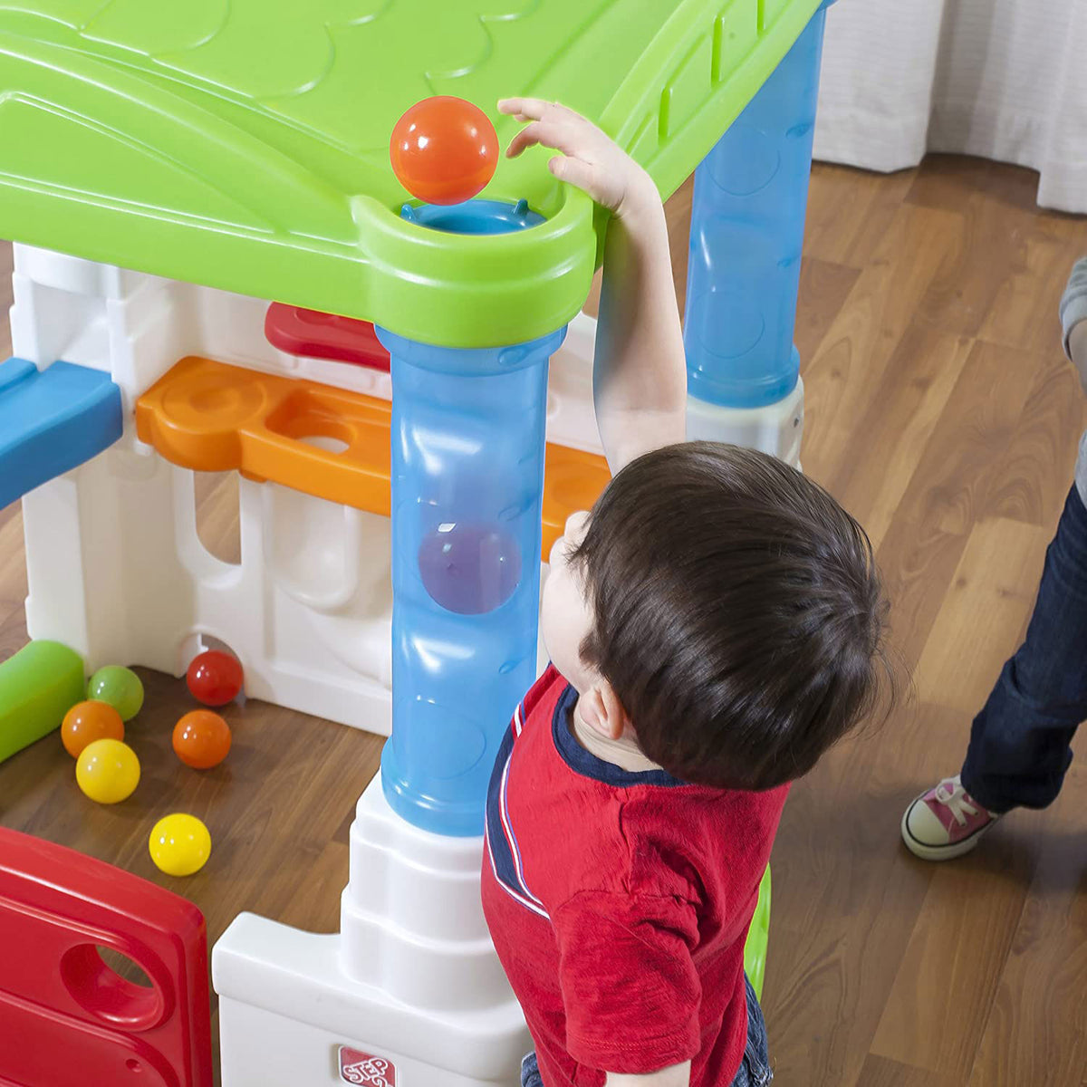 Step2 853900 Indoor Outdoor Wonderball Fun House with Ball Set and Pitchers