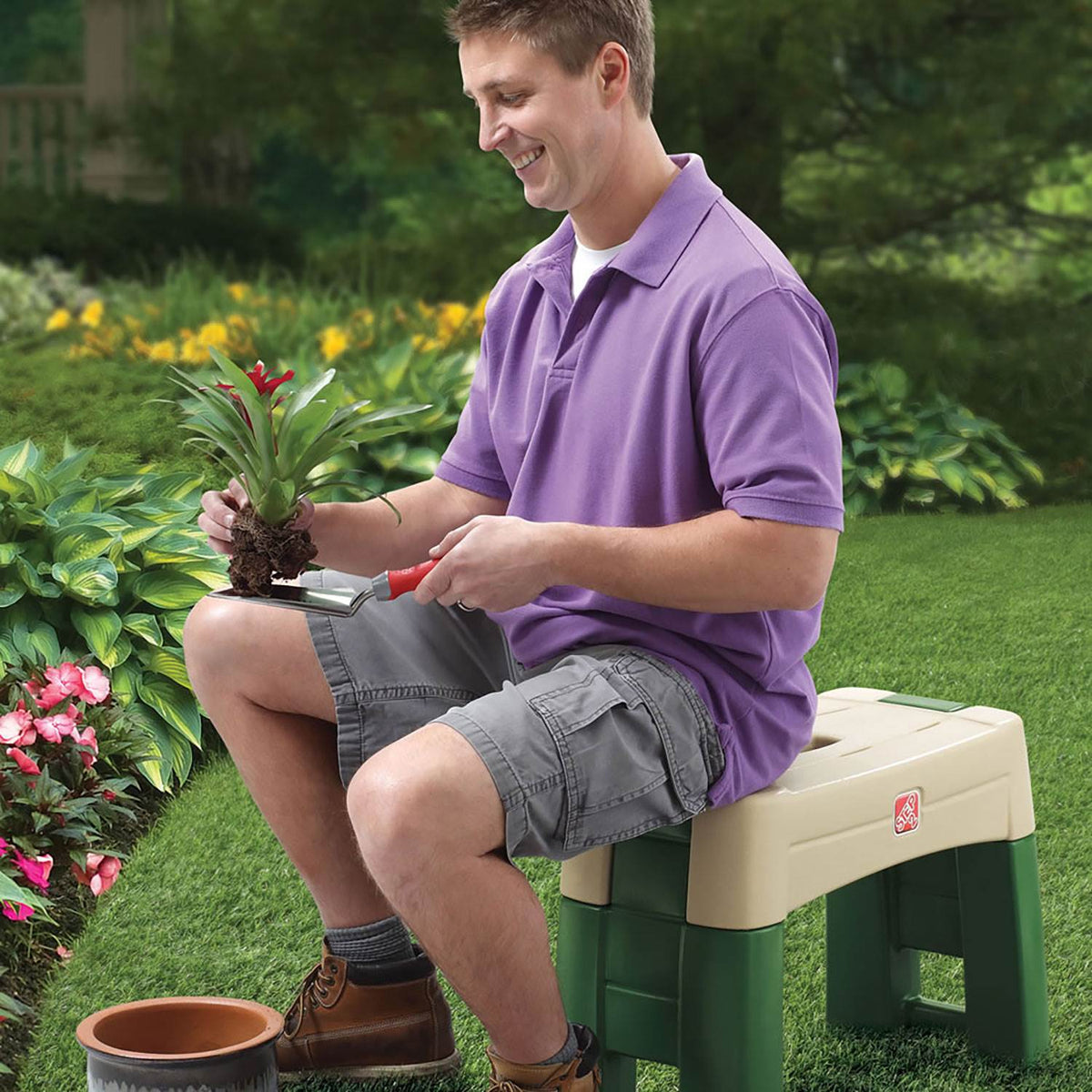 Step2 Pretend Play Plastic Gardening Yard Stool Kneeler Seat, Green (Open Box)