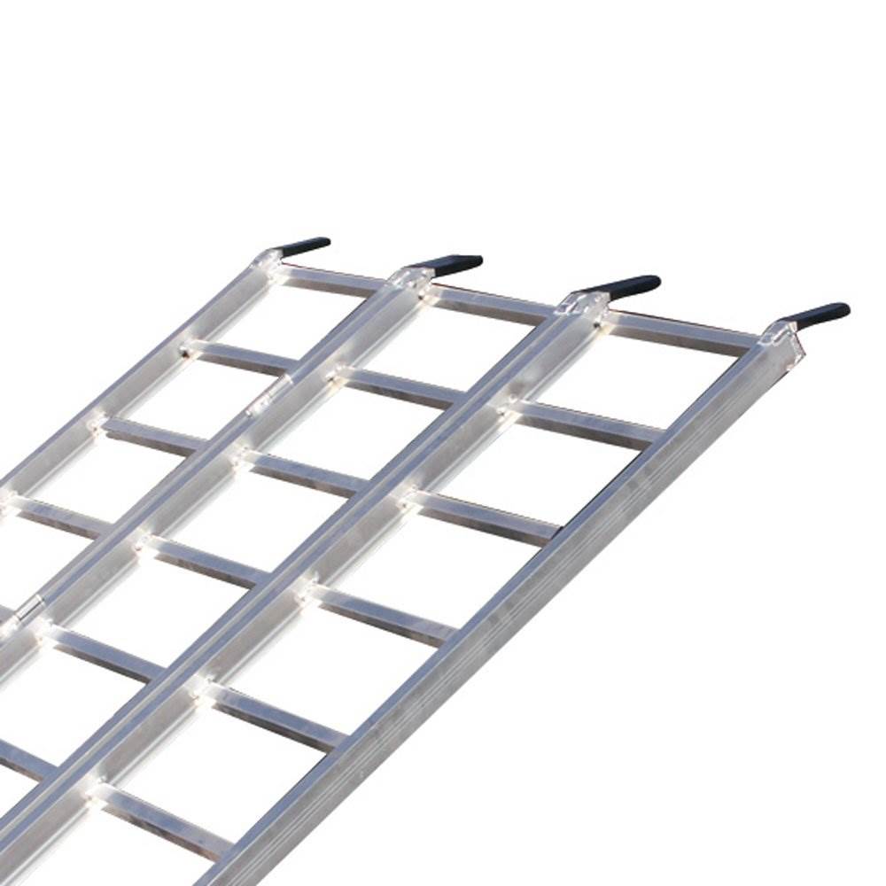 Yutrax 70 Inch 750 Pound Aluminum Tri-Fold Truck Bed ATV Loading Ramp (Used)