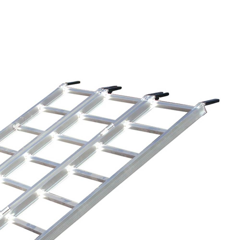Yutrax TX104 XL 78-inch 1750 lb Aluminum Tri-Fold Truck Bed ATV Ramp (Open Box)