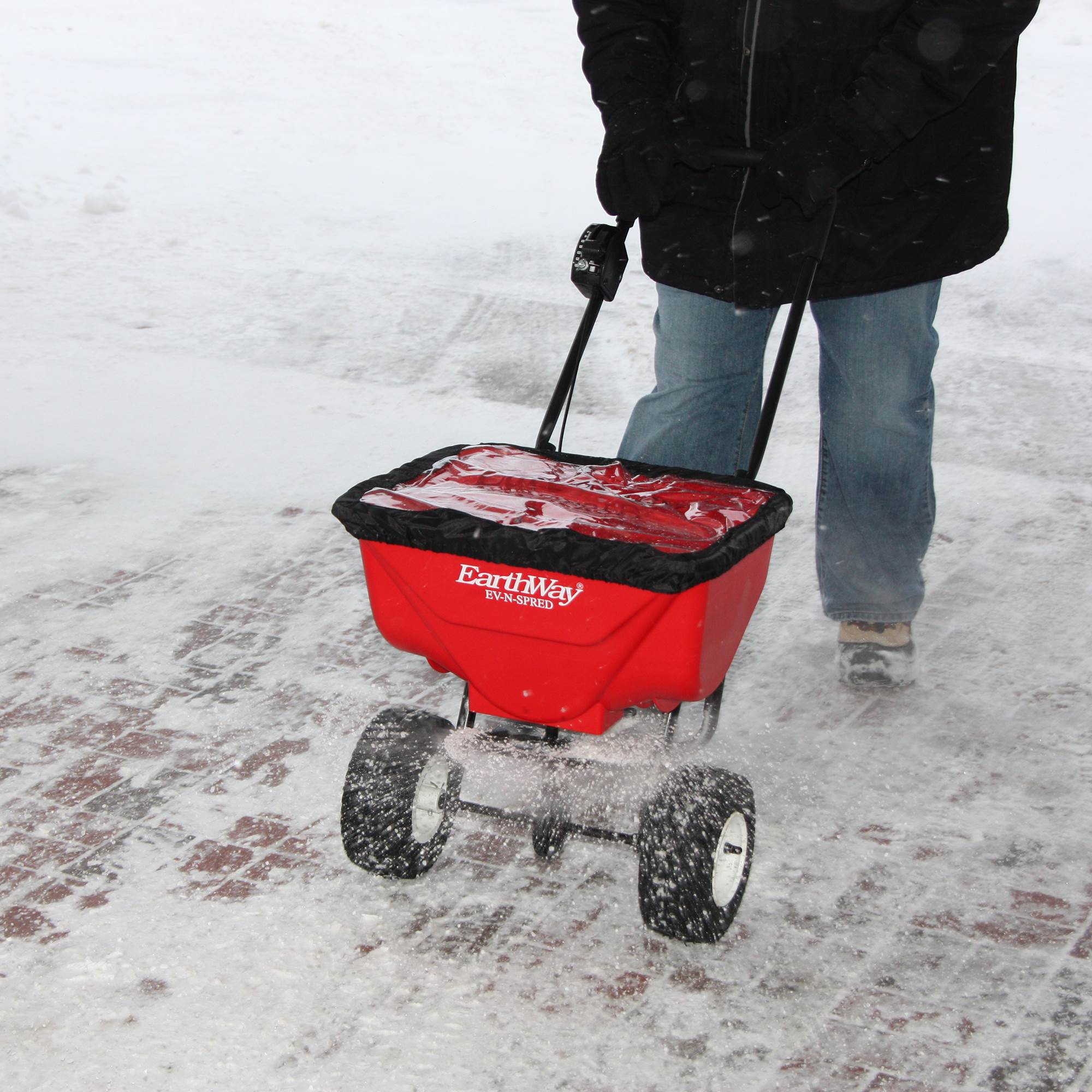 EarthWay Products Plus Deluxe Estate Broadcast Seed and Lawn Fertilizer Spreader