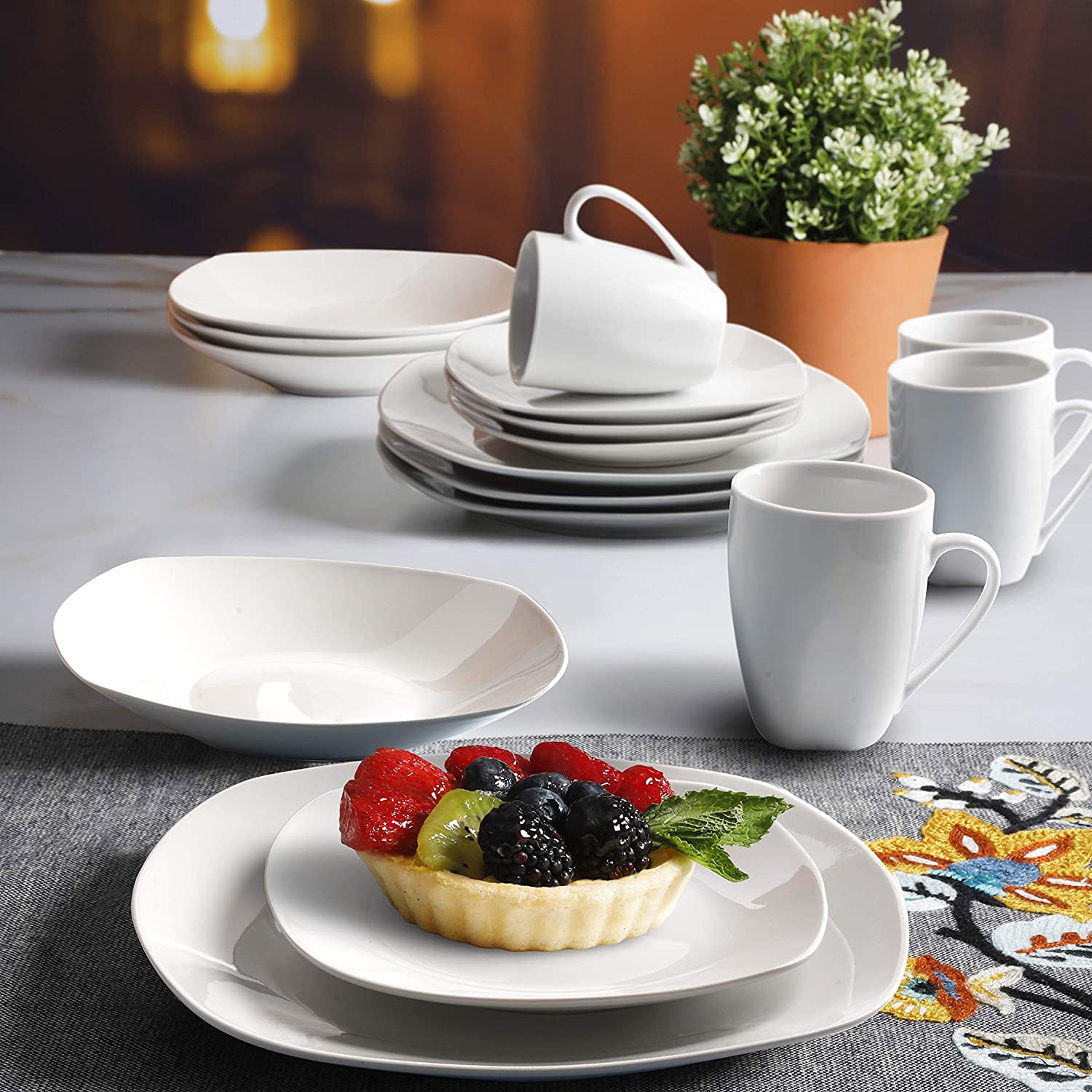 Gibson Porcelain 16 Piece Dinnerware Set Plates (Used) - VMInnovations