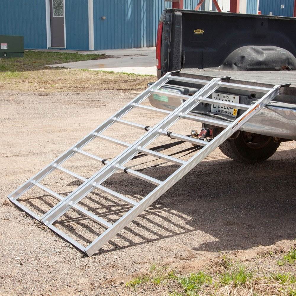 Yutrax 69 x 48 Inch 1250LB Aluminum Bi-Fold Truck Bed ATV Loading Ramp (Damaged)