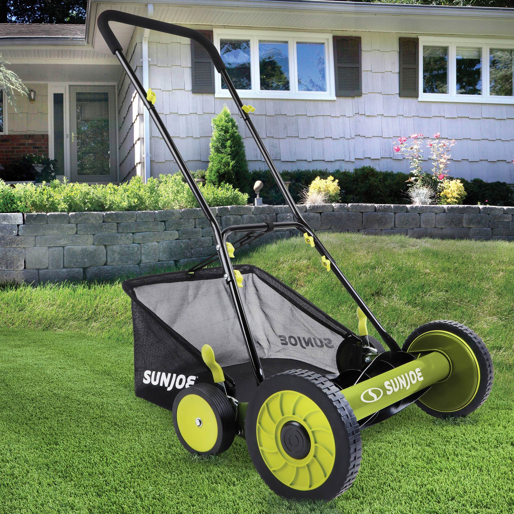 Sun Joe Manual Reel 18" Push Behind Lawn Mower w/ Grass Catcher, Green (Used) - VMInnovations