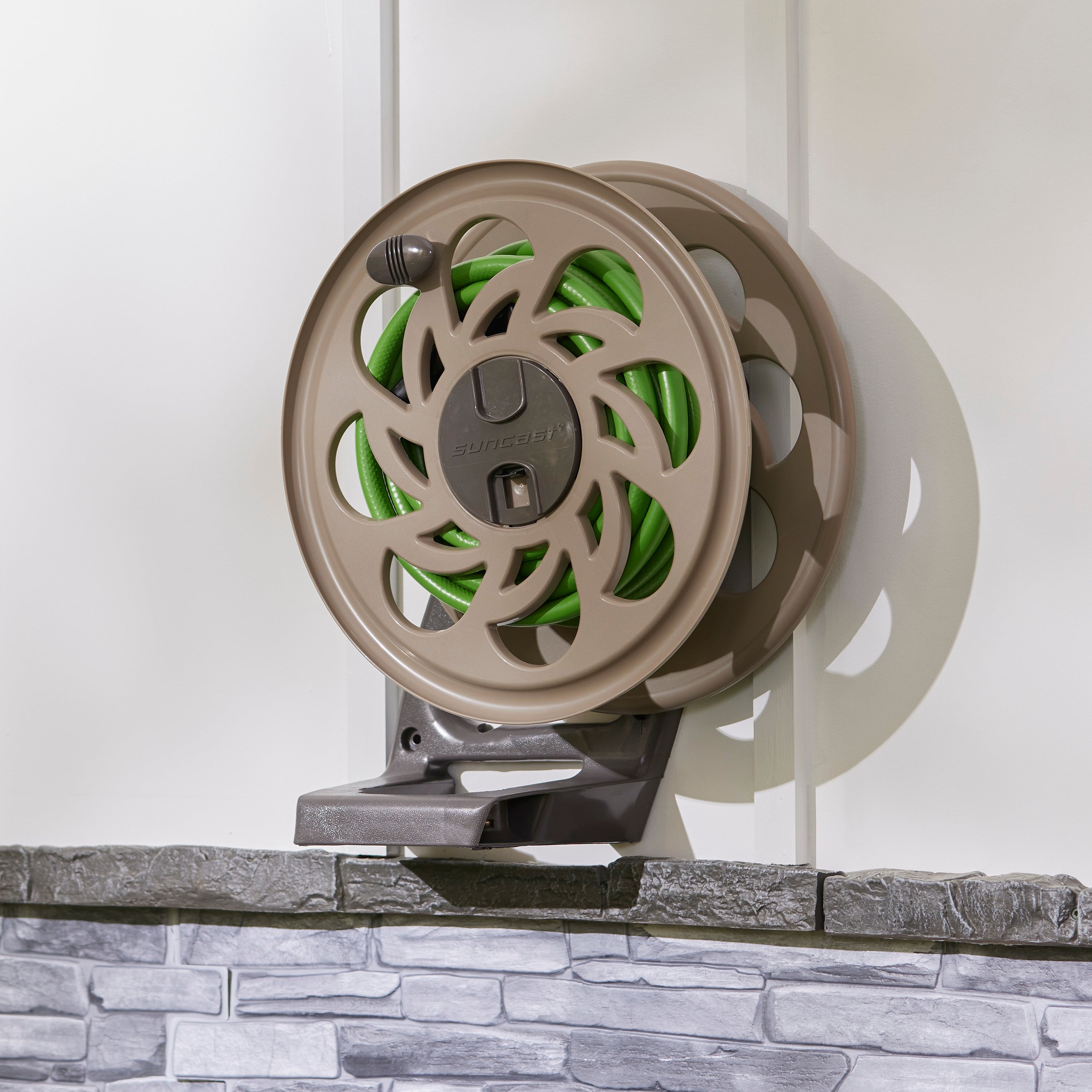 Suncast 125-Foot Wall-Mounted Side Tracker Garden Hose Reel w/ Guide (Open Box)