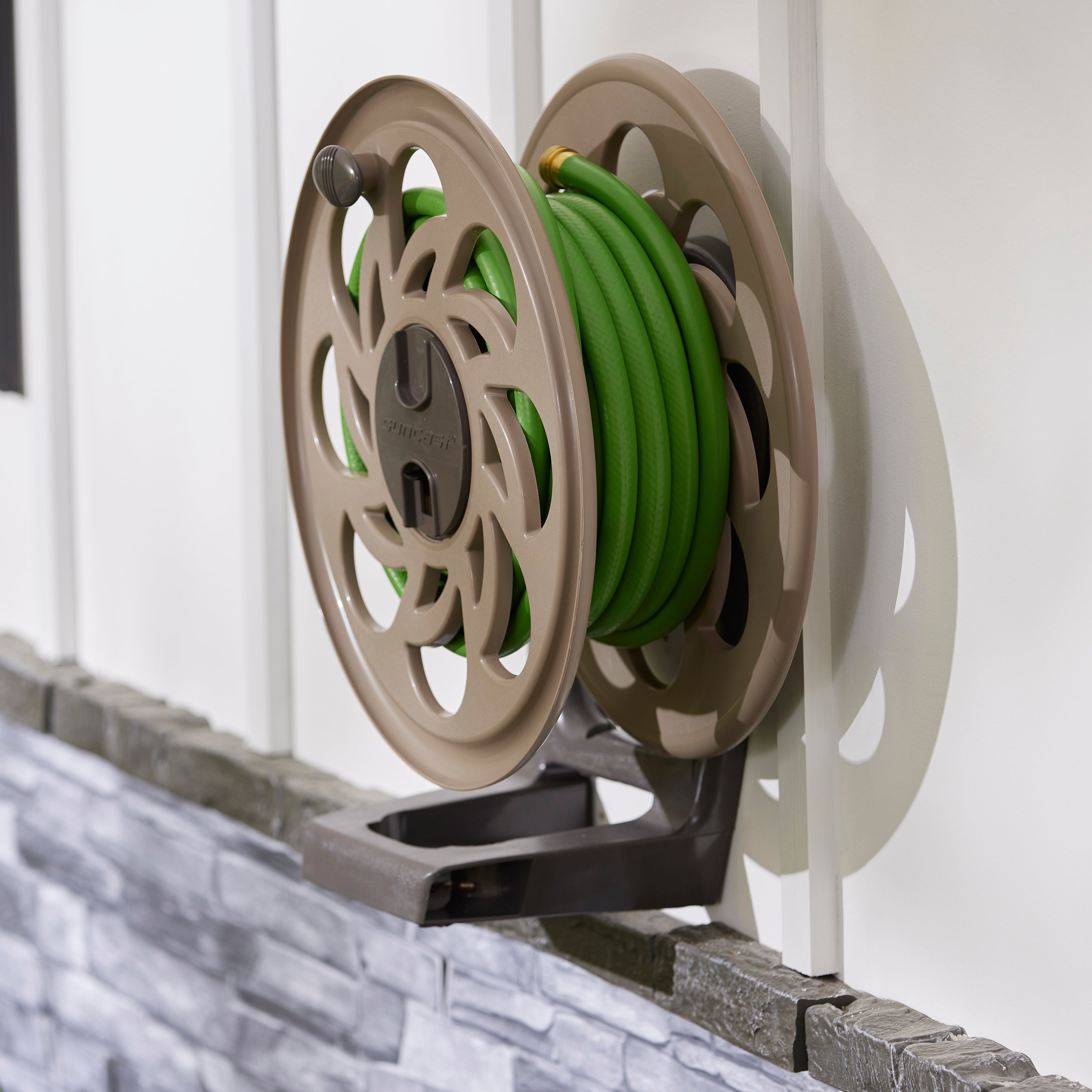 Suncast 125-Foot Wall-Mounted Side Tracker Garden Hose Reel w/ Guide (Open Box)