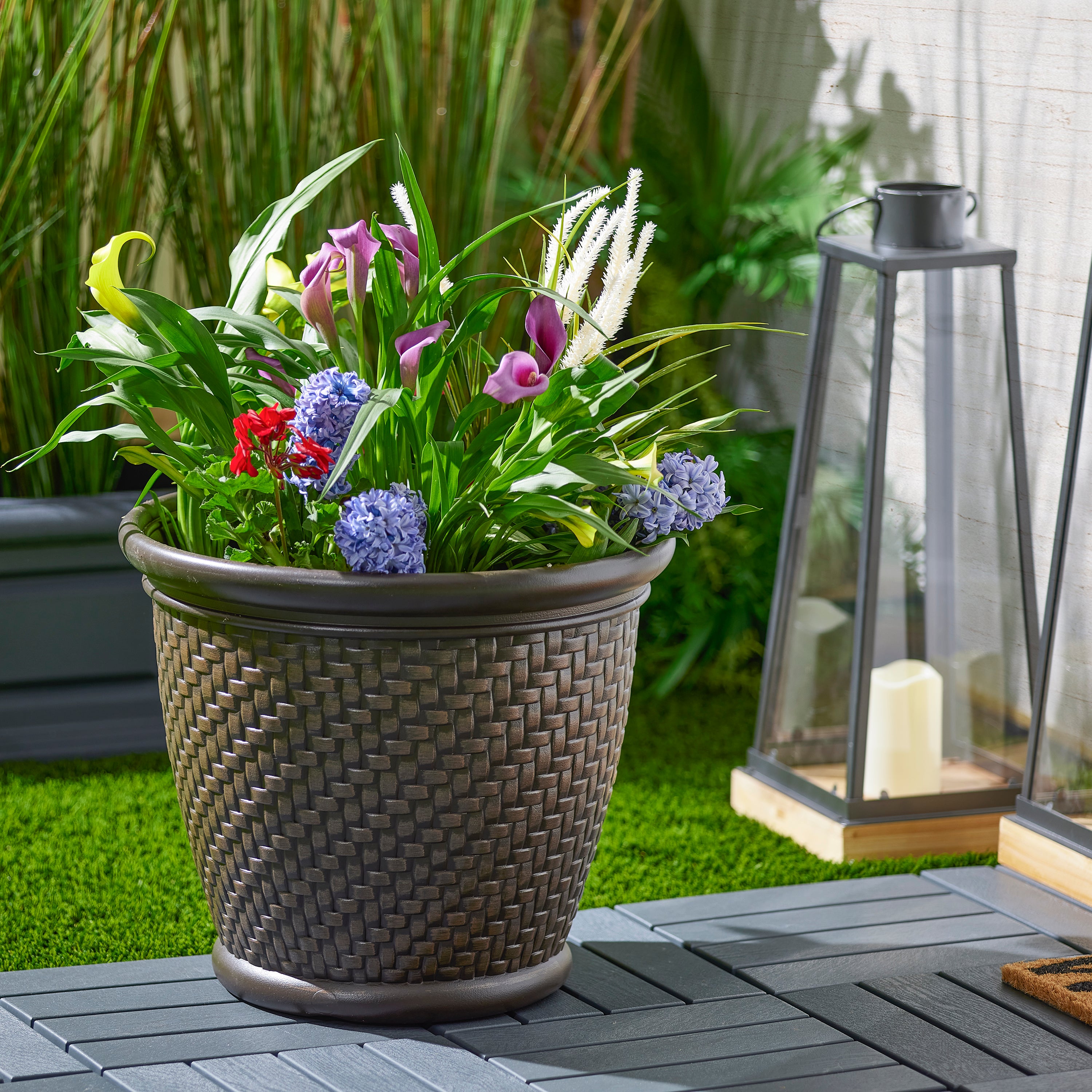 Suncast 1807J4 18 x 16.5 Inch Wicker Resin Flower Pot Garden Planter, Dark Brown - VMInnovations