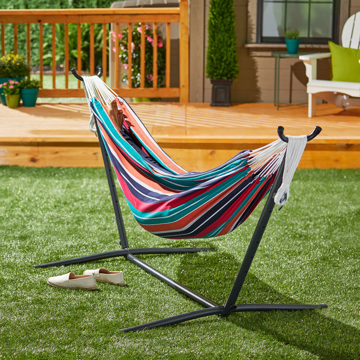 Vivere Brazilian Style One Person Outdoor Patio Hammock, Plumeria (Open Box)