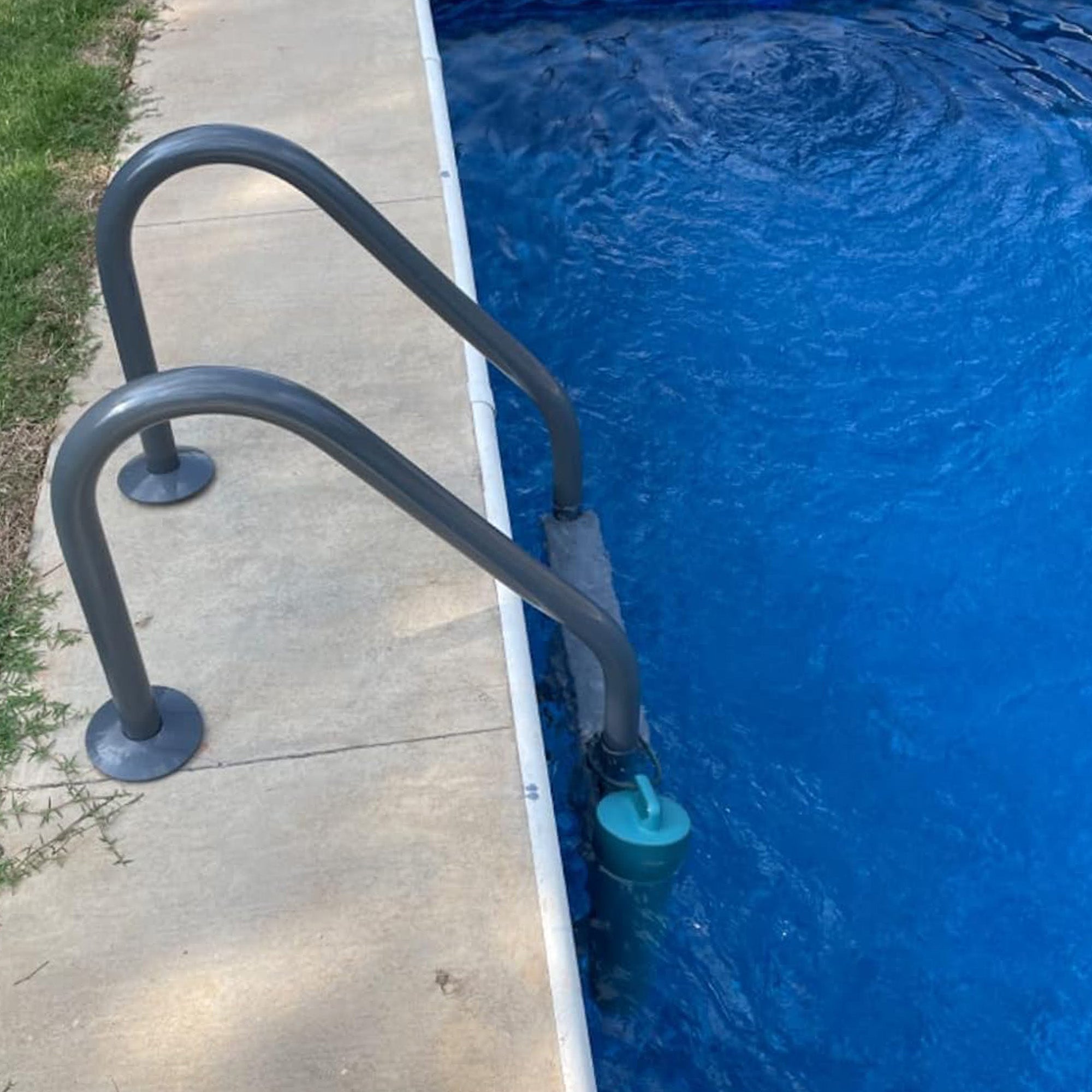 Saftron 3 Step Polymer Finish Inground Pool Ladder, Graphite Gray (Used) - VMInnovations