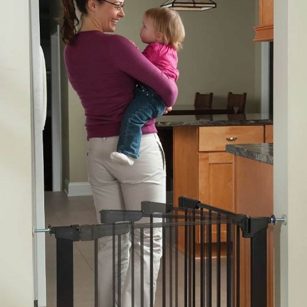 Pressure Mounted Magnet Locking Hall / Doorway Baby Safety Gate, Black(Open Box) - VMInnovations