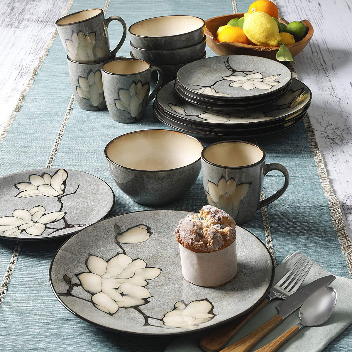 Gibson Elite 16 Piece Reactive Glaze Dinnerware Set Plates, Bowls, & Mugs (Used)