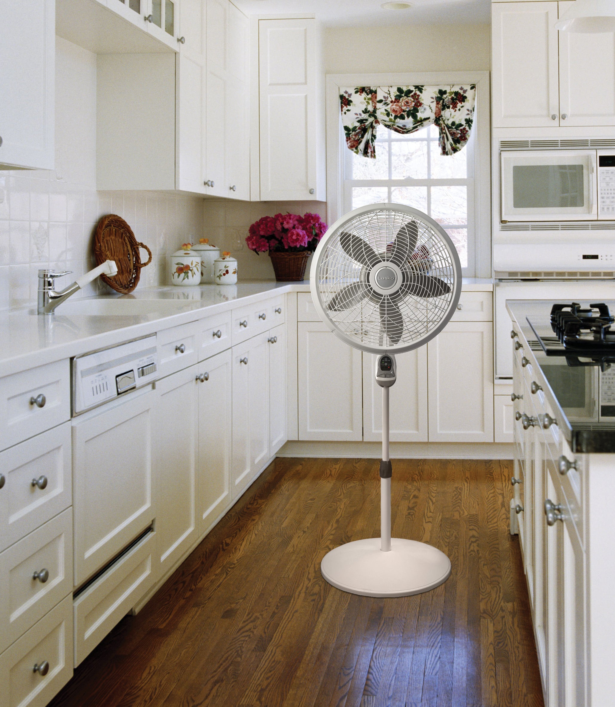 Lasko 18" Elegance & Performance Oscillating Pedestal Fan w/ Remote (For Parts) - VMInnovations