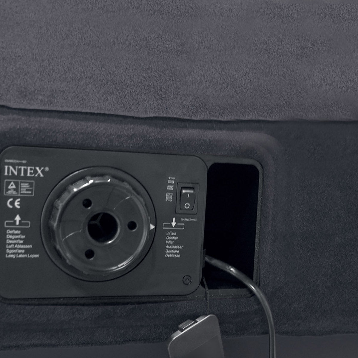 Intex Queen Airbed / Built-in Pump w/ Intex Twin Airbed w/ Built-in Pump