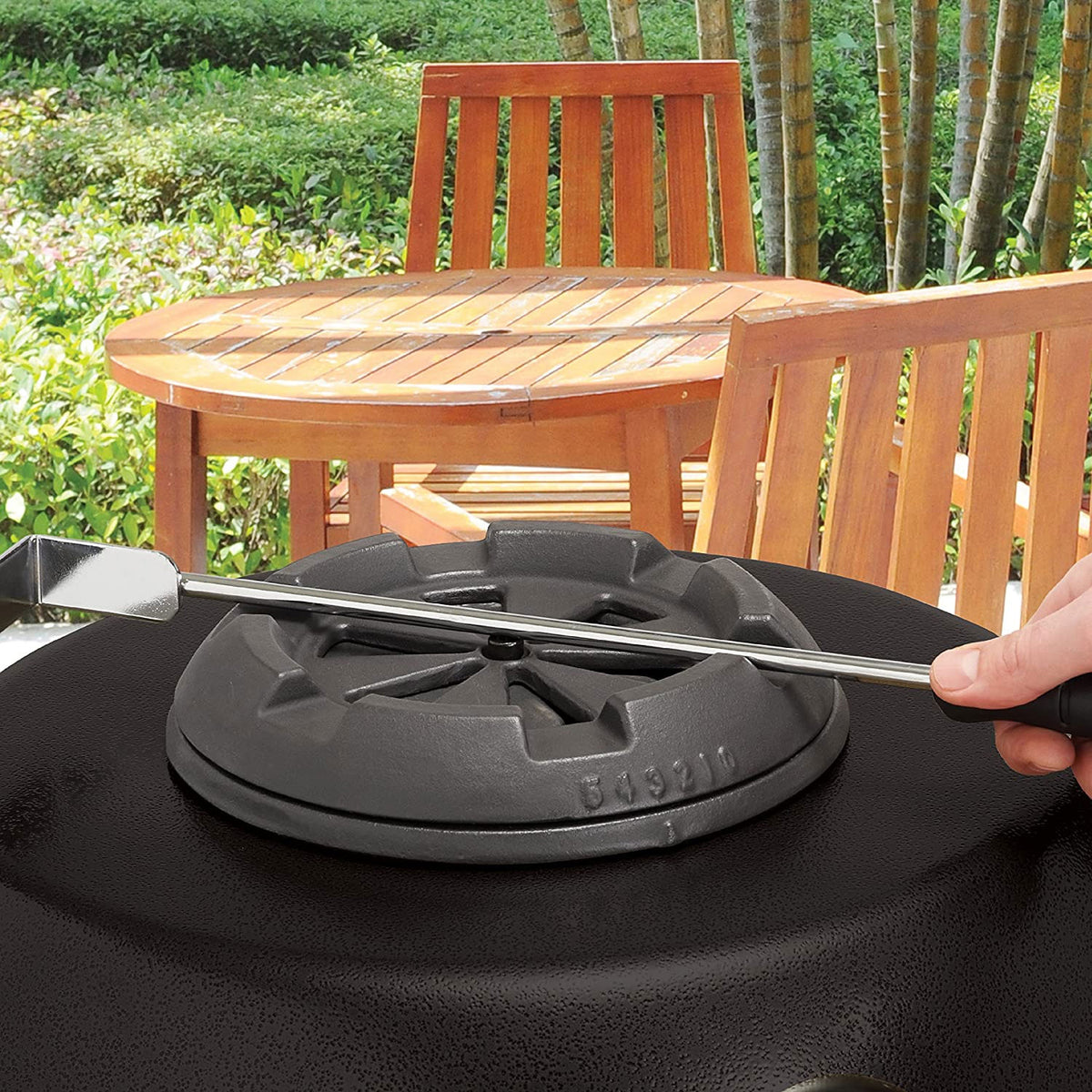 Broil King Keg 2000 280 Square Inch Heavy Duty Outdoor Charcoal Grill (Used)