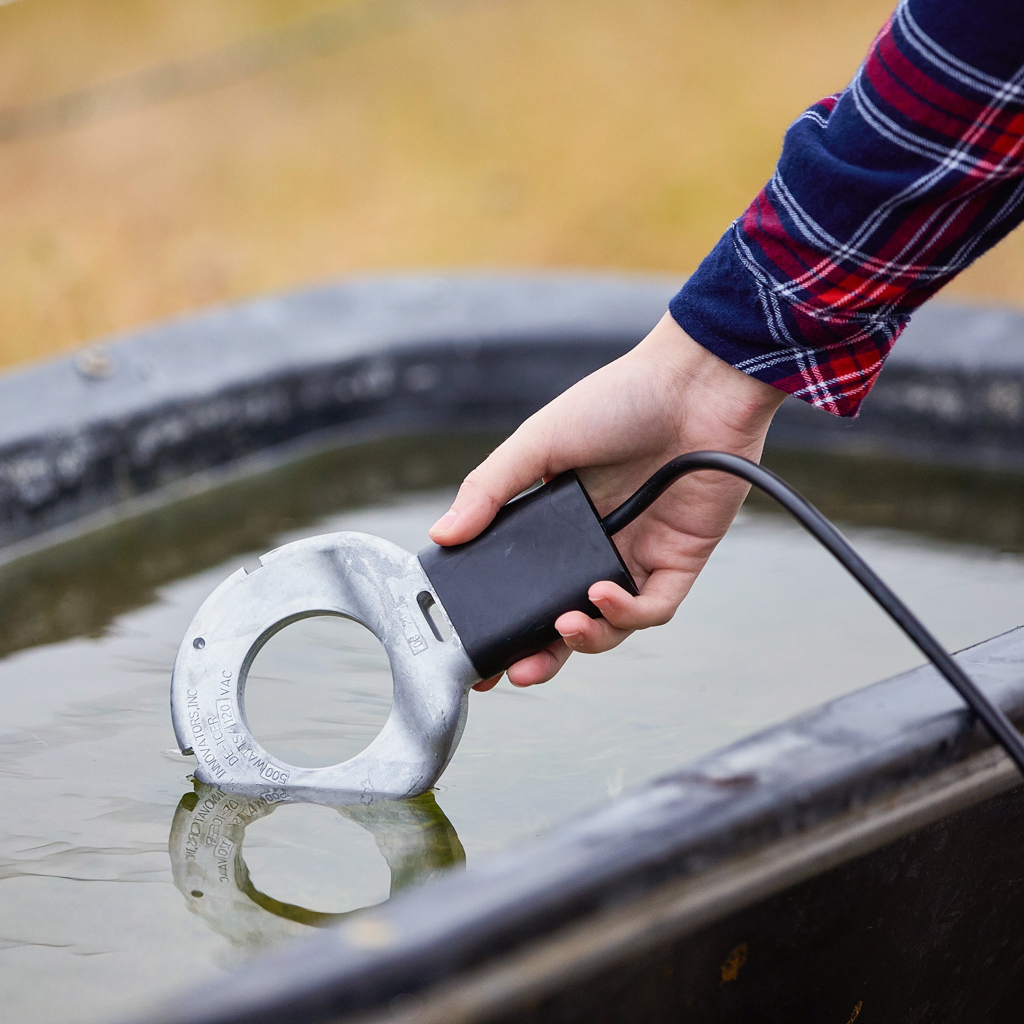 Farm Innovators C-500 Submergible Cast Aluminum Utility De-Icer for Farm Use (Refurbished)