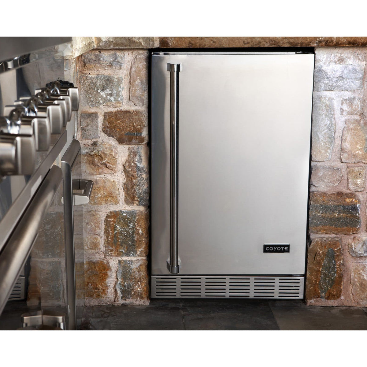 Coyote Outdoor 21 In Steel Built In Right Hinge Refrigerator, Silver (Open Box)
