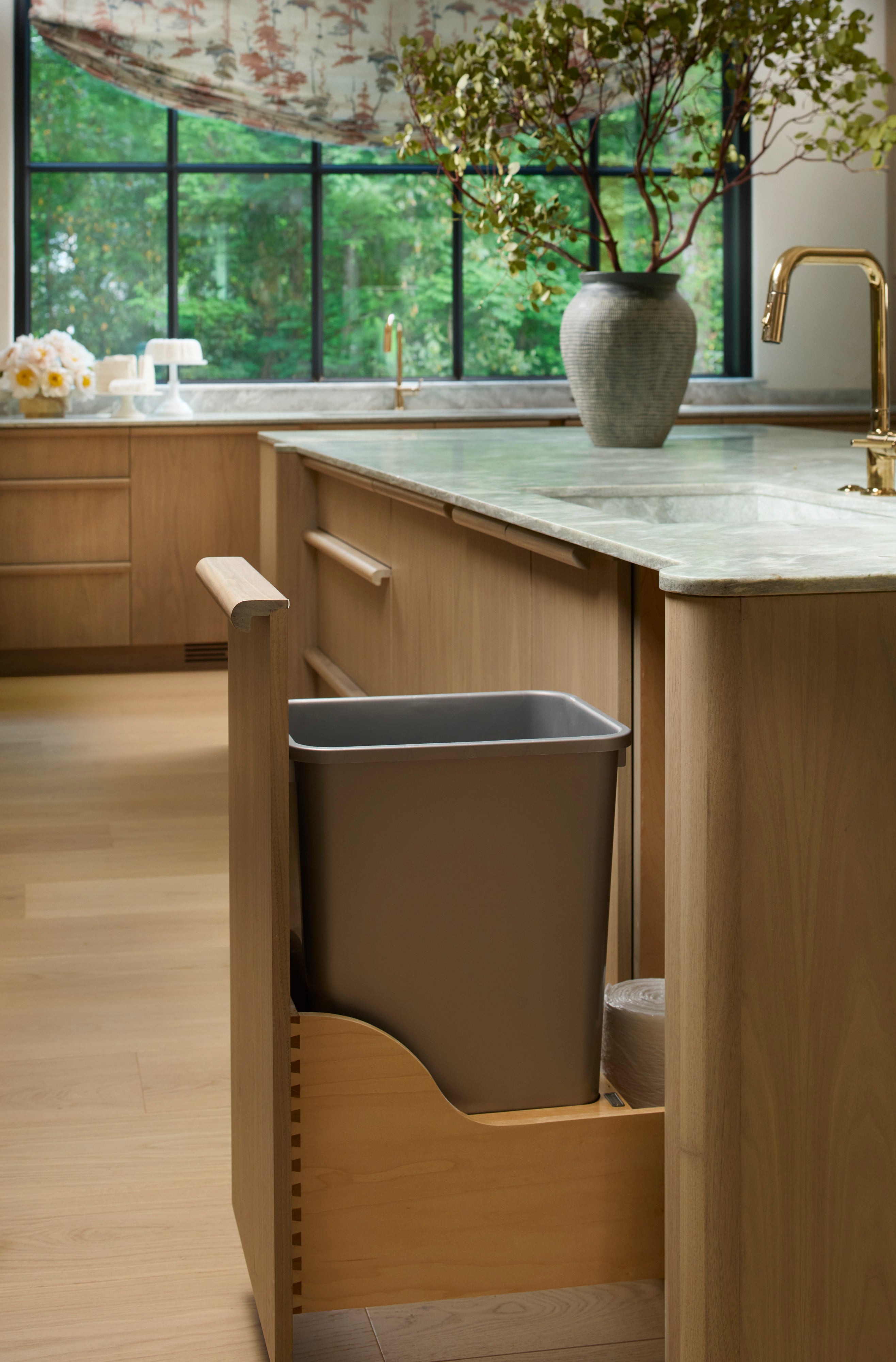 Rev-A-Shelf Single Pullout Trash Can 50 Qt w/ Soft-Close Slides, 4WCSC-1550DM-1 - VMInnovations