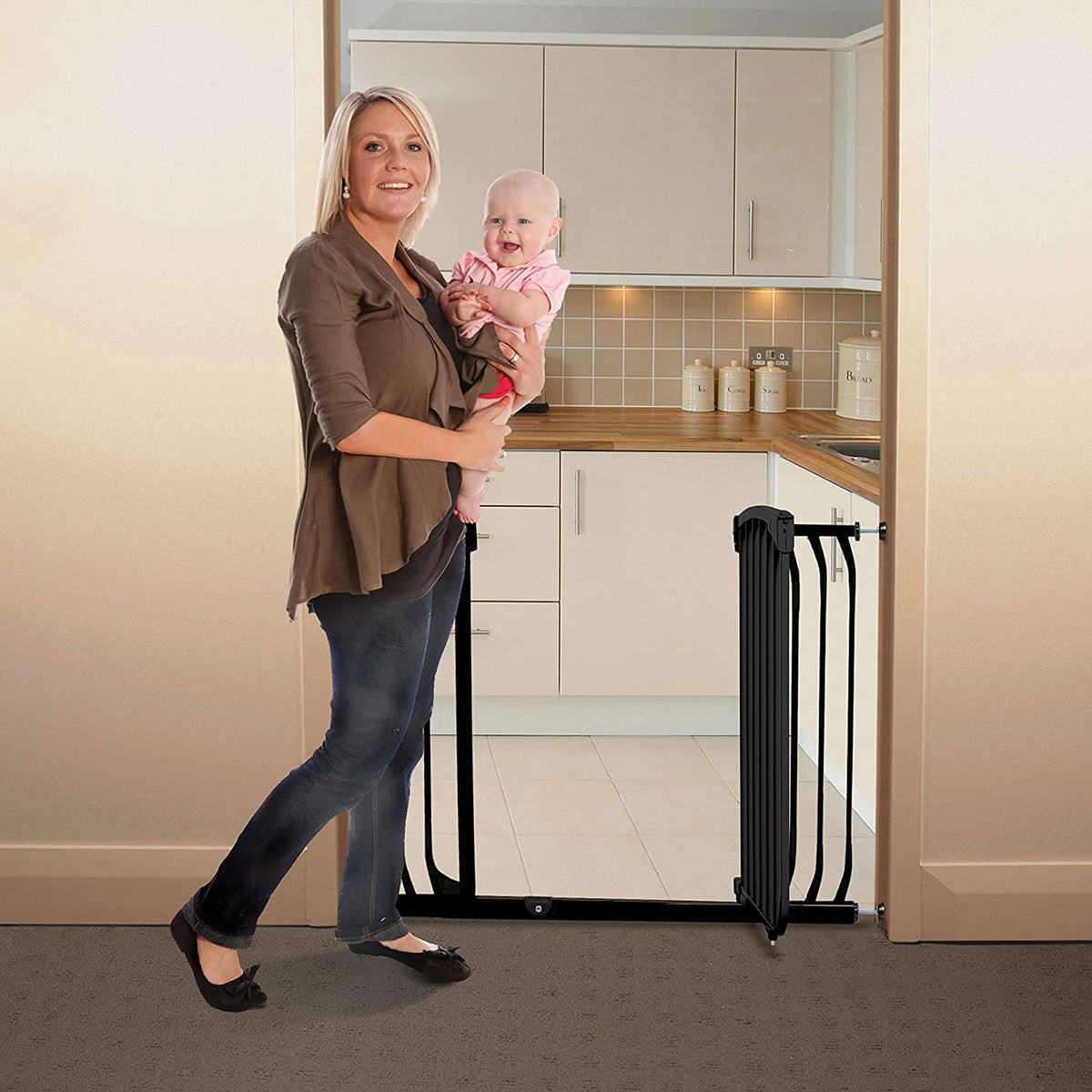 Dreambaby L798B Chelsea 38 to 46 Inch Auto-Close Baby Pet Safety Gate, Black - VMInnovations