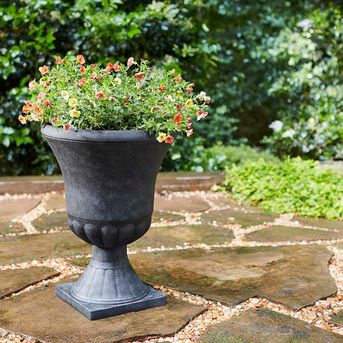 Southern Patio EB-029816 Winston 16 Inch Diameter Resin Outdoor Planter, Black (Refurbished)