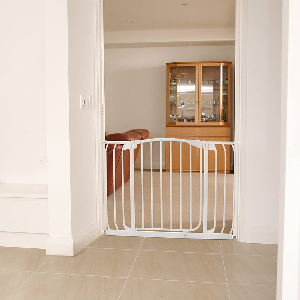 Dreambaby F170W Chelsea 38 to 42.5 Inch Auto-Close Baby Pet Safety Gate, White - VMInnovations