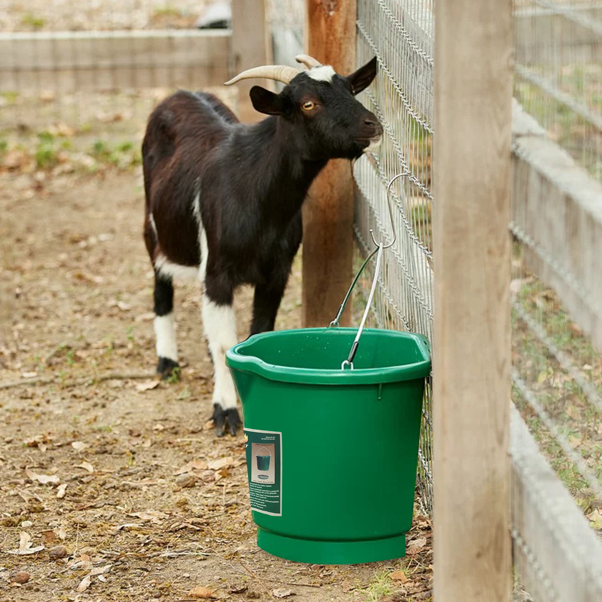 Farm Innovators Oversized 5 Gal Plastic Flat Back Heated Bucket, 120 W(Open Box) - VMInnovations