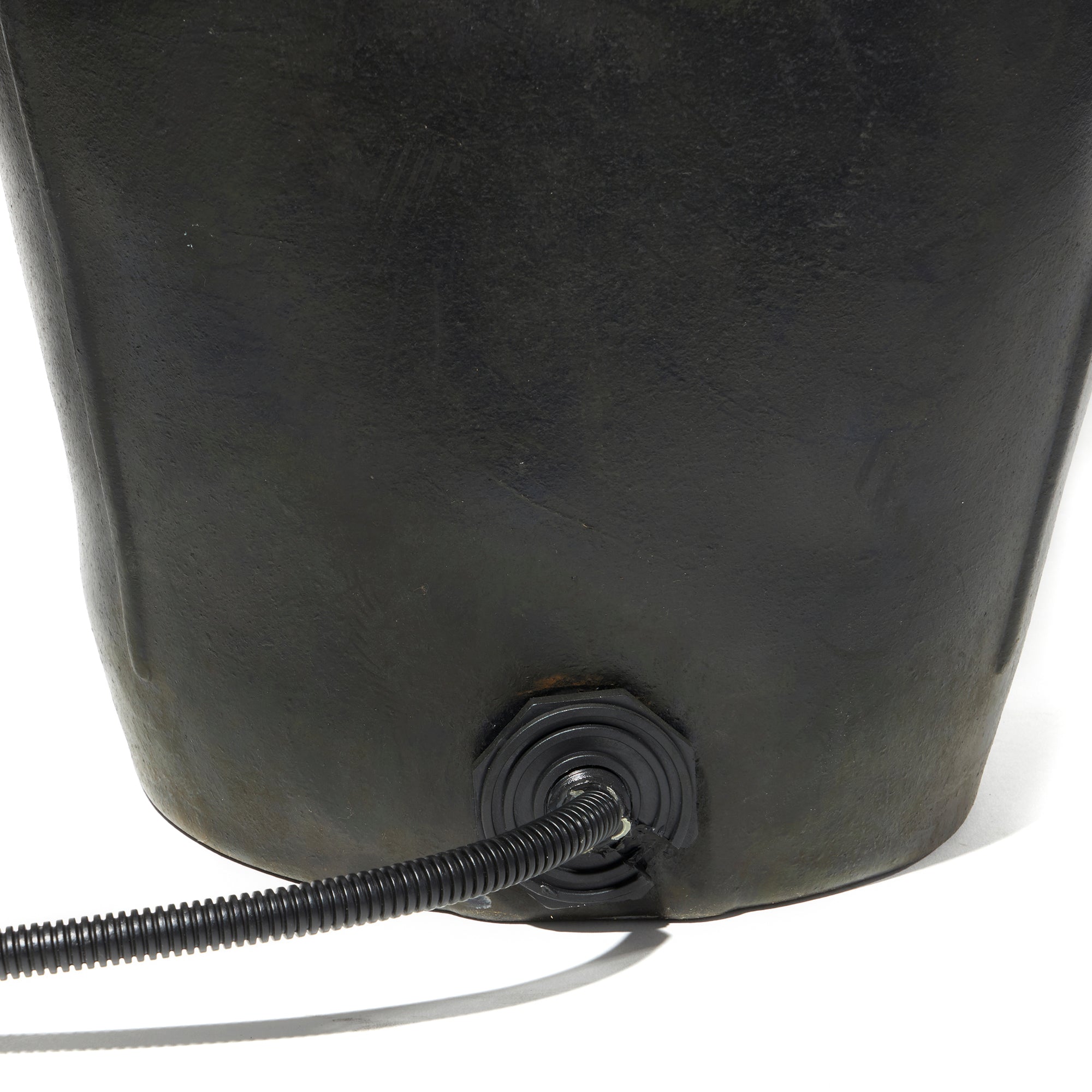 Farm Innovators 18Q Rubber Flat Back Heated Bucket with Guard, 90 Watt (Used)